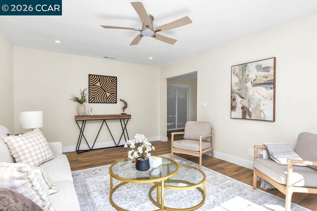 Detail Gallery Image 4 of 23 For 34 Midhill Rd, Martinez,  CA 94553 - 4 Beds | 2 Baths