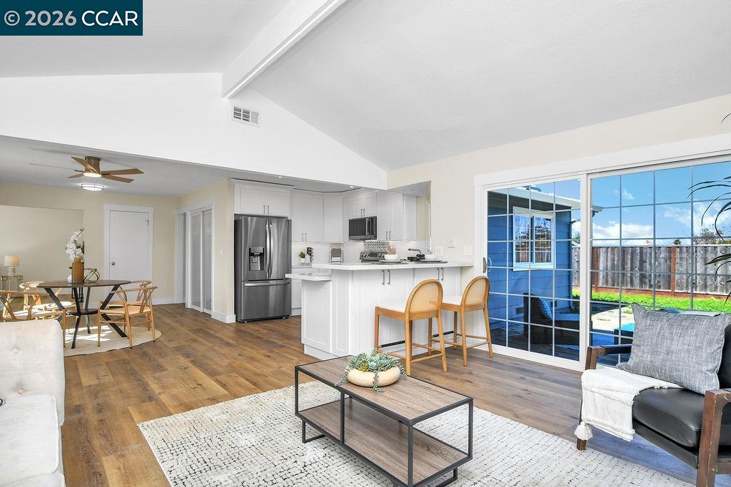 Detail Gallery Image 8 of 23 For 34 Midhill Rd, Martinez,  CA 94553 - 4 Beds | 2 Baths