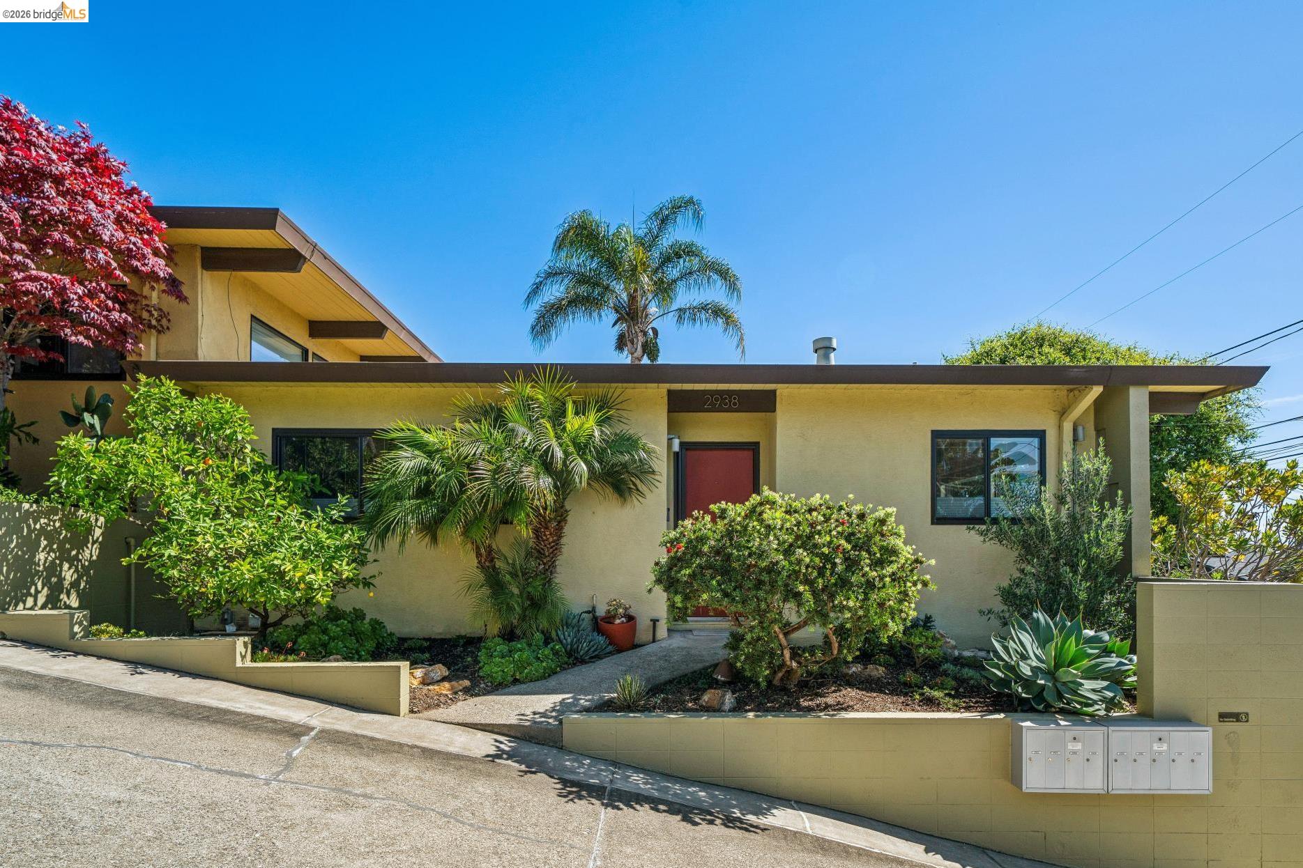 Detail Gallery Image 2 of 37 For 2938 Morgan Ave, Oakland,  CA 94602 - 2 Beds | 1 Baths