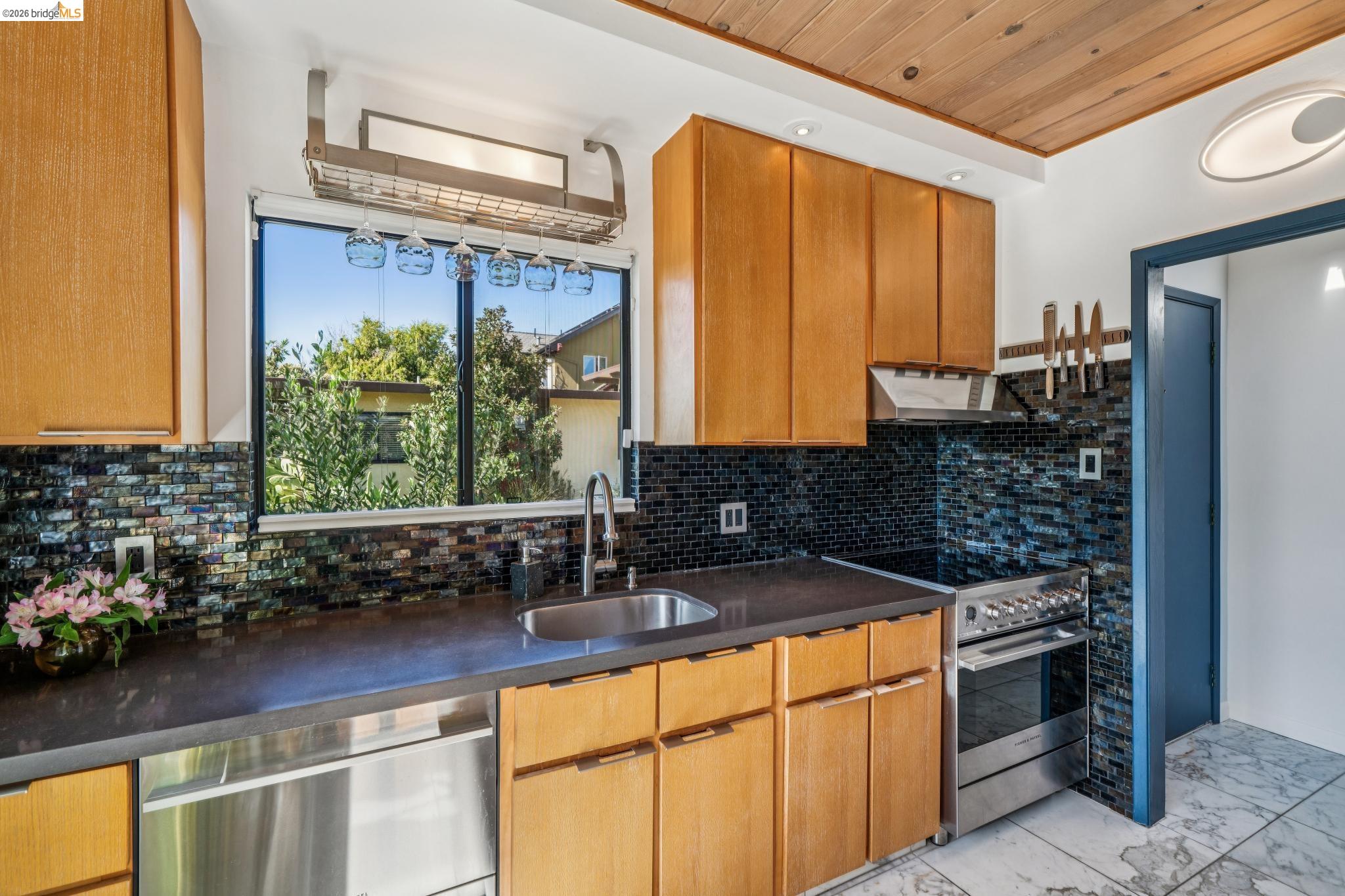 Detail Gallery Image 18 of 37 For 2938 Morgan Ave, Oakland,  CA 94602 - 2 Beds | 1 Baths