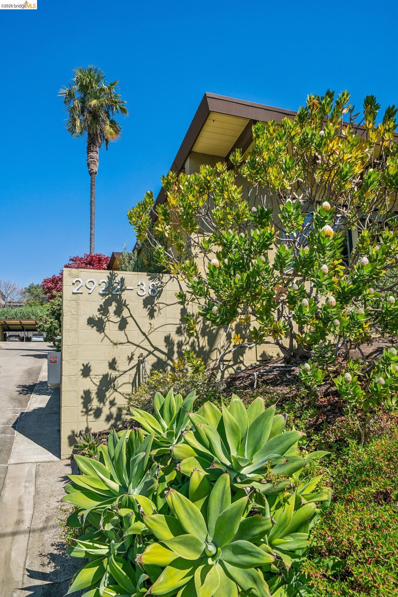 Detail Gallery Image 4 of 37 For 2938 Morgan Ave, Oakland,  CA 94602 - 2 Beds | 1 Baths