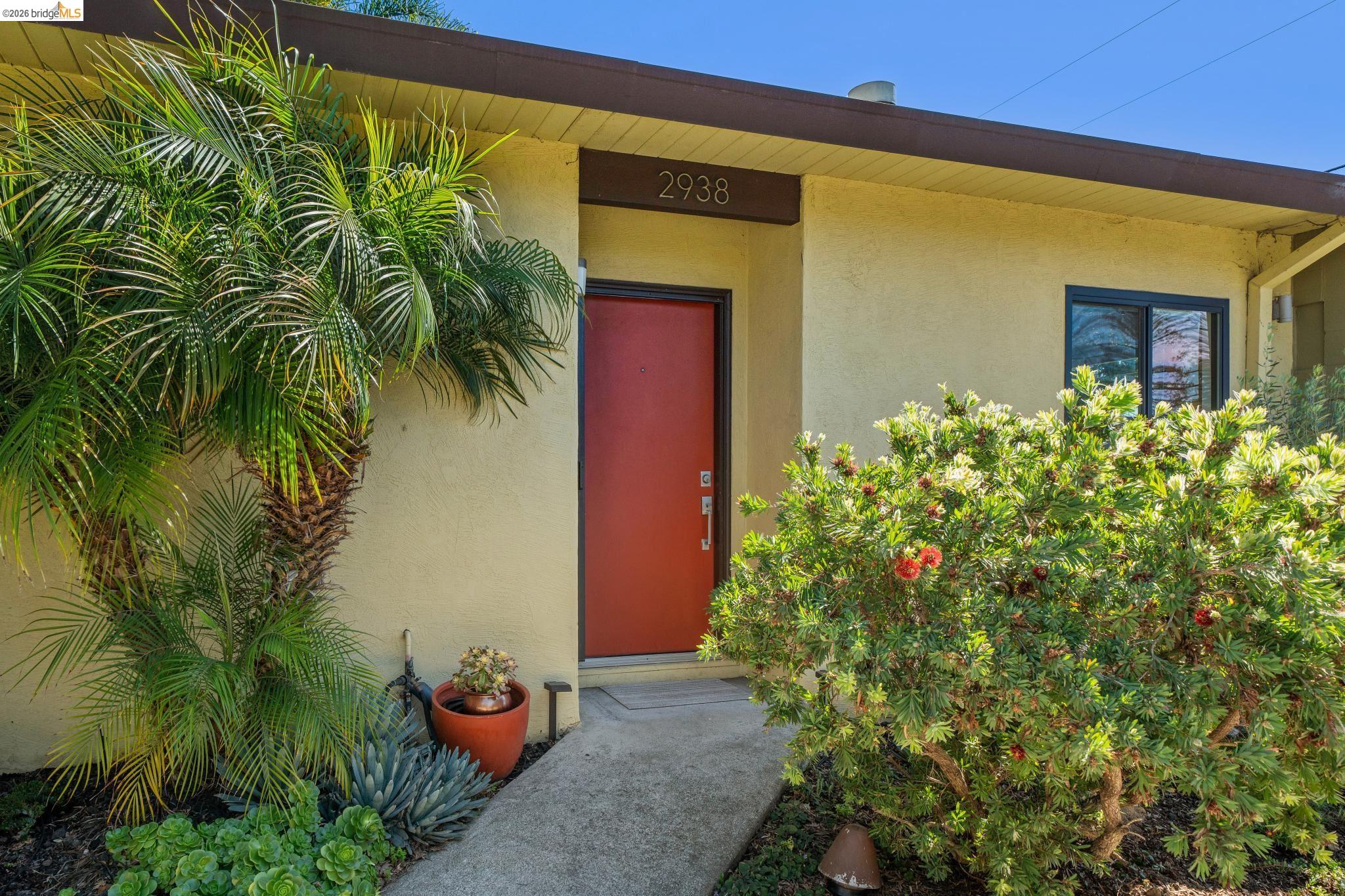 Detail Gallery Image 5 of 37 For 2938 Morgan Ave, Oakland,  CA 94602 - 2 Beds | 1 Baths