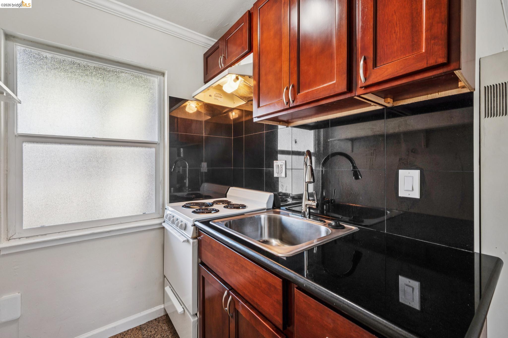 Detail Gallery Image 11 of 14 For 1220 62nd St, Oakland,  CA 94608 - – Beds | – Baths