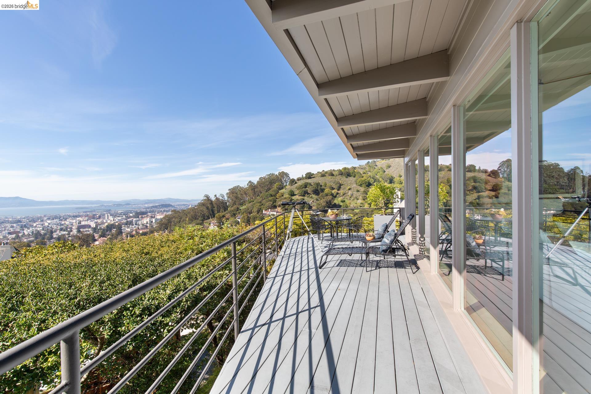 Detail Gallery Image 13 of 59 For 2 Gravatt Drive, Berkeley,  CA 94705 - 4 Beds | 4 Baths