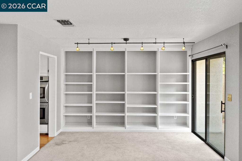 Detail Gallery Image 5 of 47 For 1250 Redwood Ct, Dixon,  CA 95620 - 4 Beds | 2 Baths