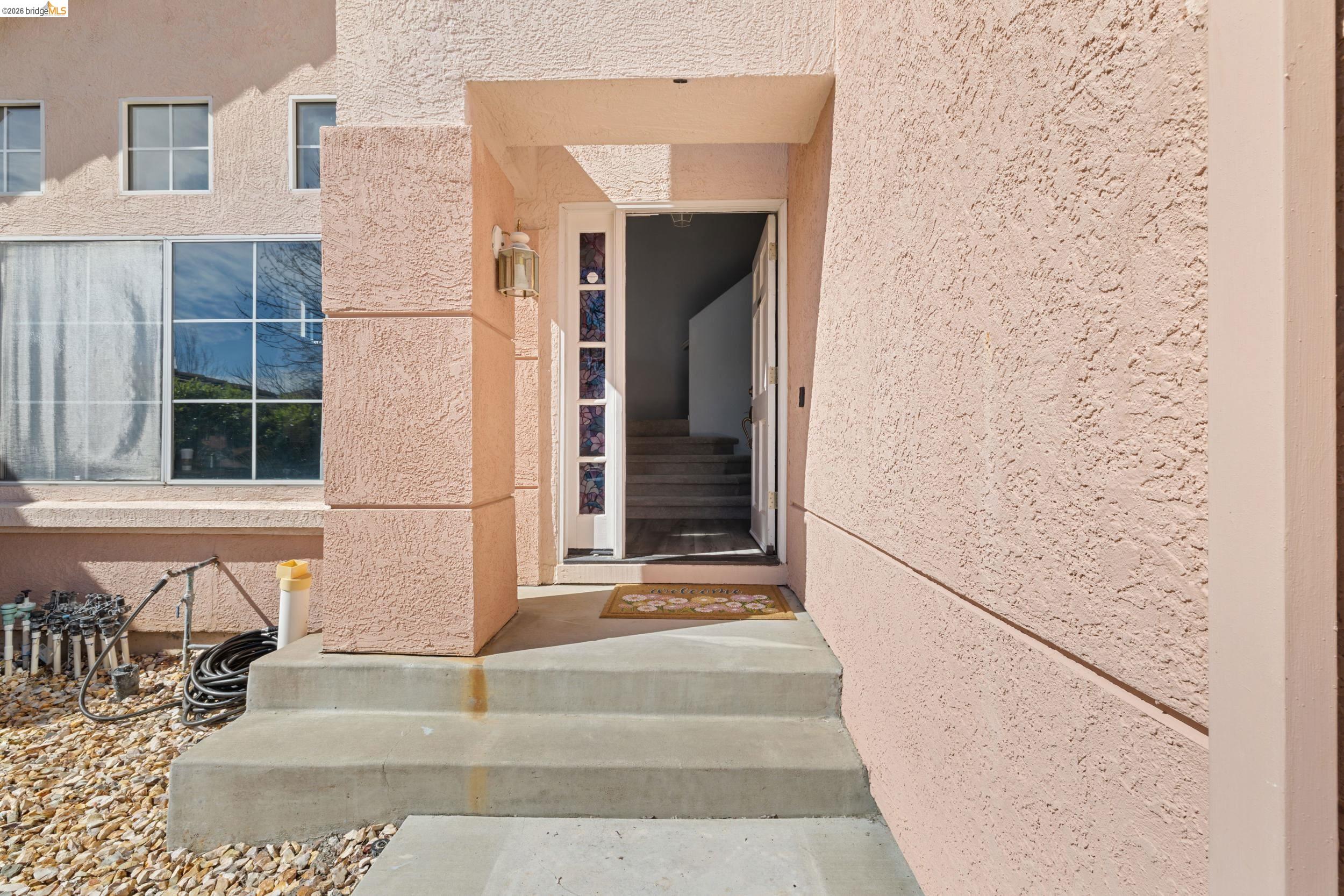 Detail Gallery Image 3 of 40 For 4924 Stirrup Way, Antioch,  CA 94531 - 3 Beds | 2/1 Baths