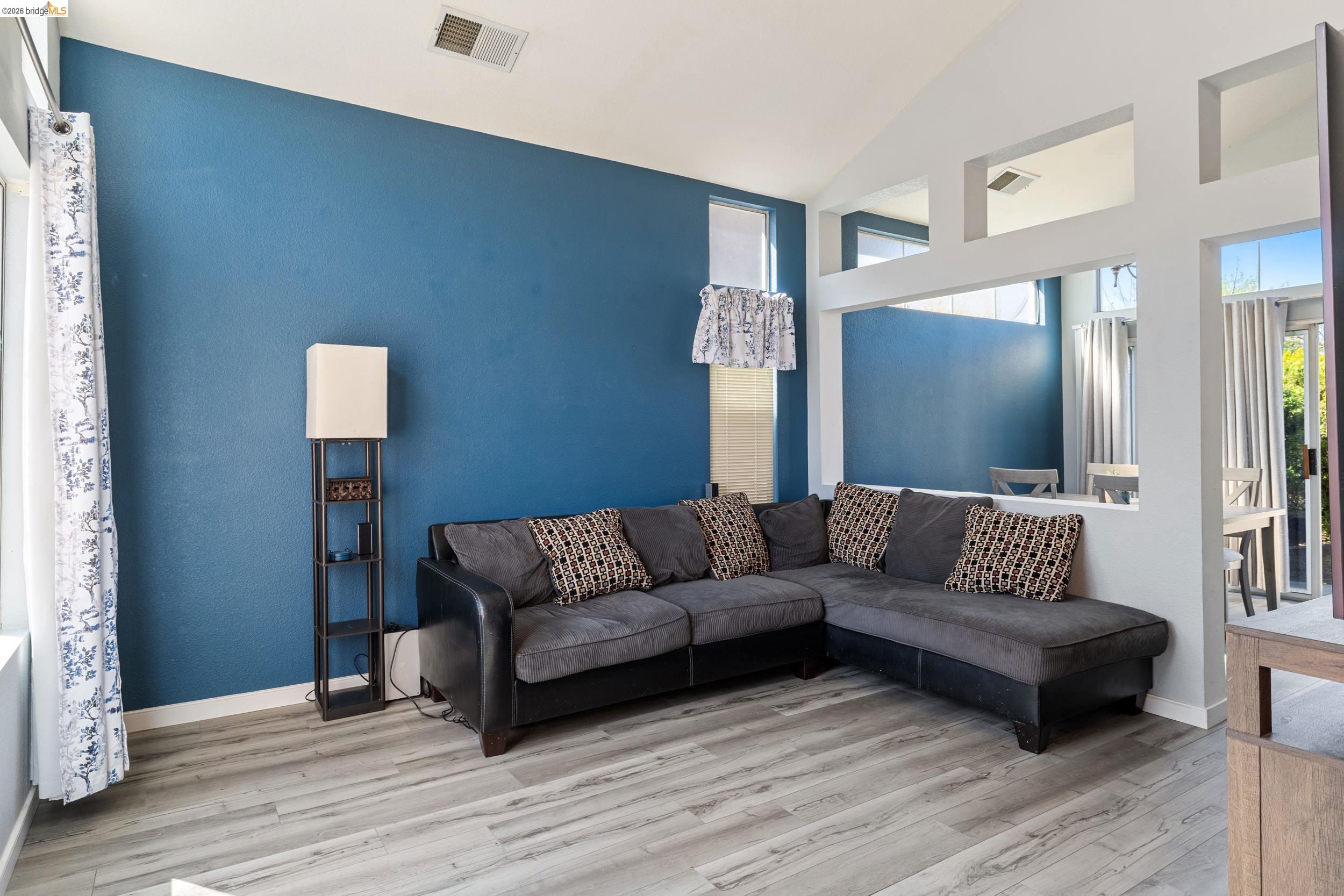 Detail Gallery Image 6 of 40 For 4924 Stirrup Way, Antioch,  CA 94531 - 3 Beds | 2/1 Baths