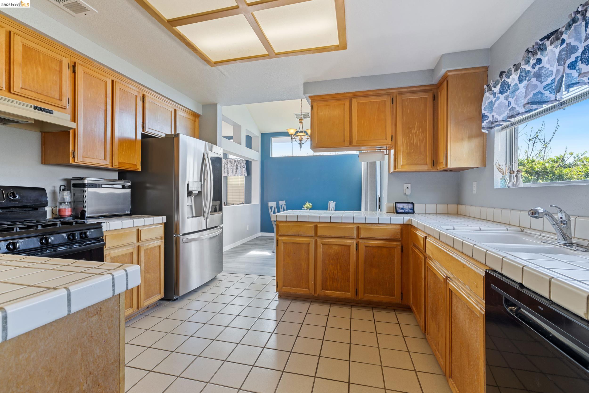 Detail Gallery Image 9 of 40 For 4924 Stirrup Way, Antioch,  CA 94531 - 3 Beds | 2/1 Baths