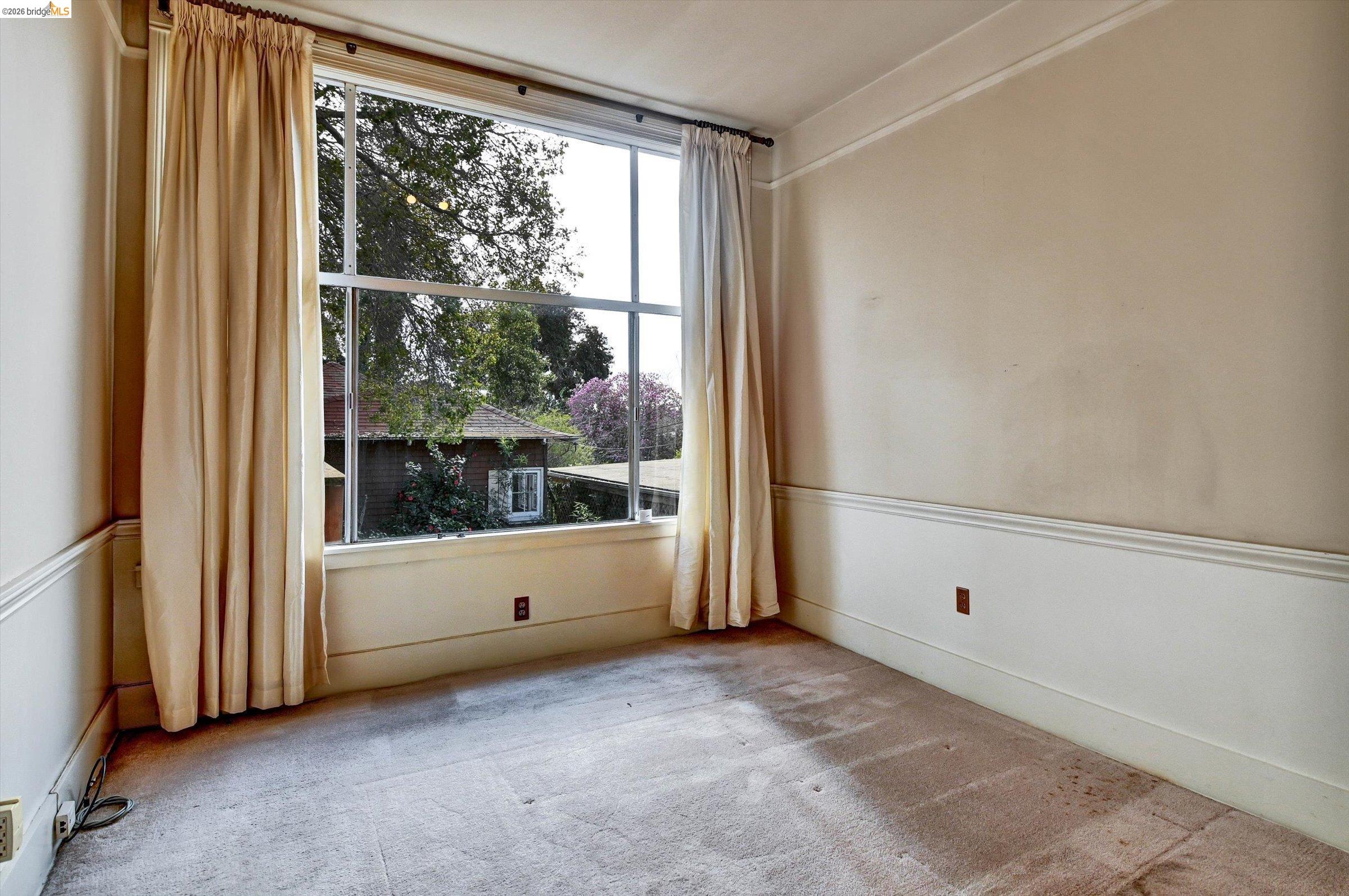 Detail Gallery Image 14 of 60 For 1822 Clinton Ave, Alameda,  CA 94501 - 7 Beds | 3 Baths