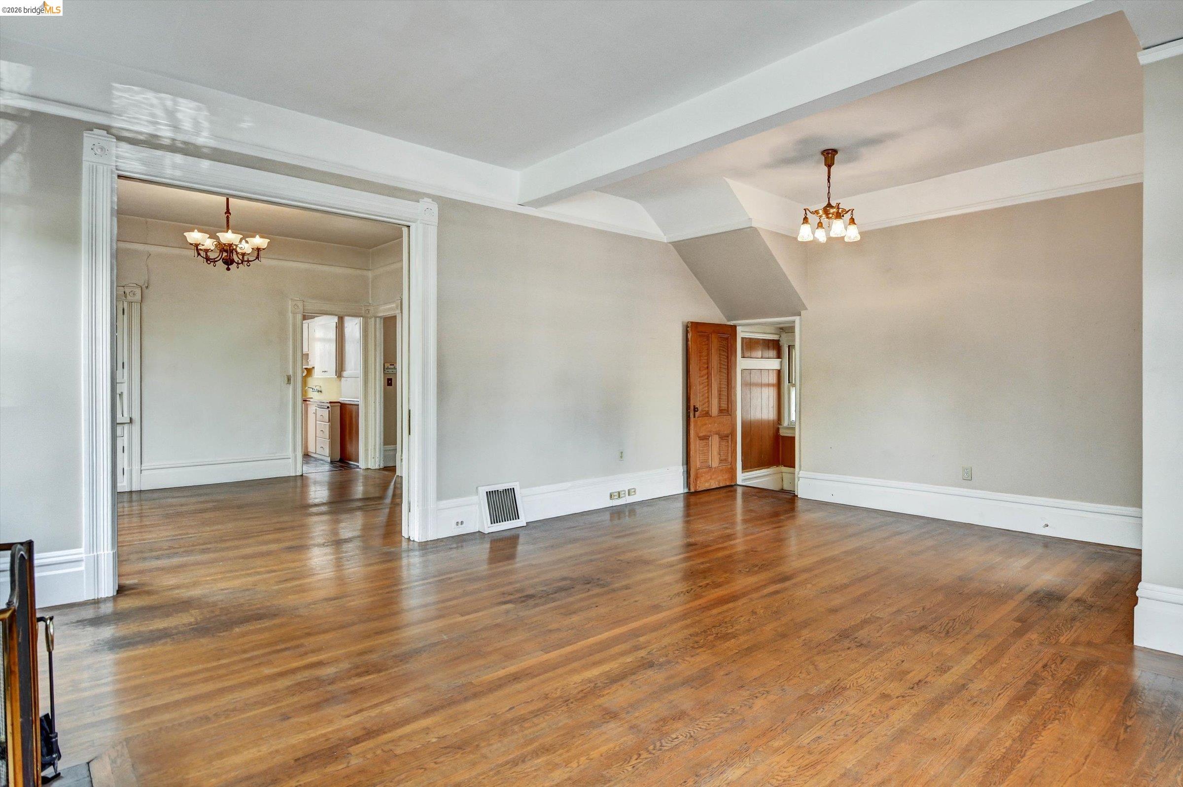 Detail Gallery Image 7 of 60 For 1822 Clinton Ave, Alameda,  CA 94501 - 7 Beds | 3 Baths