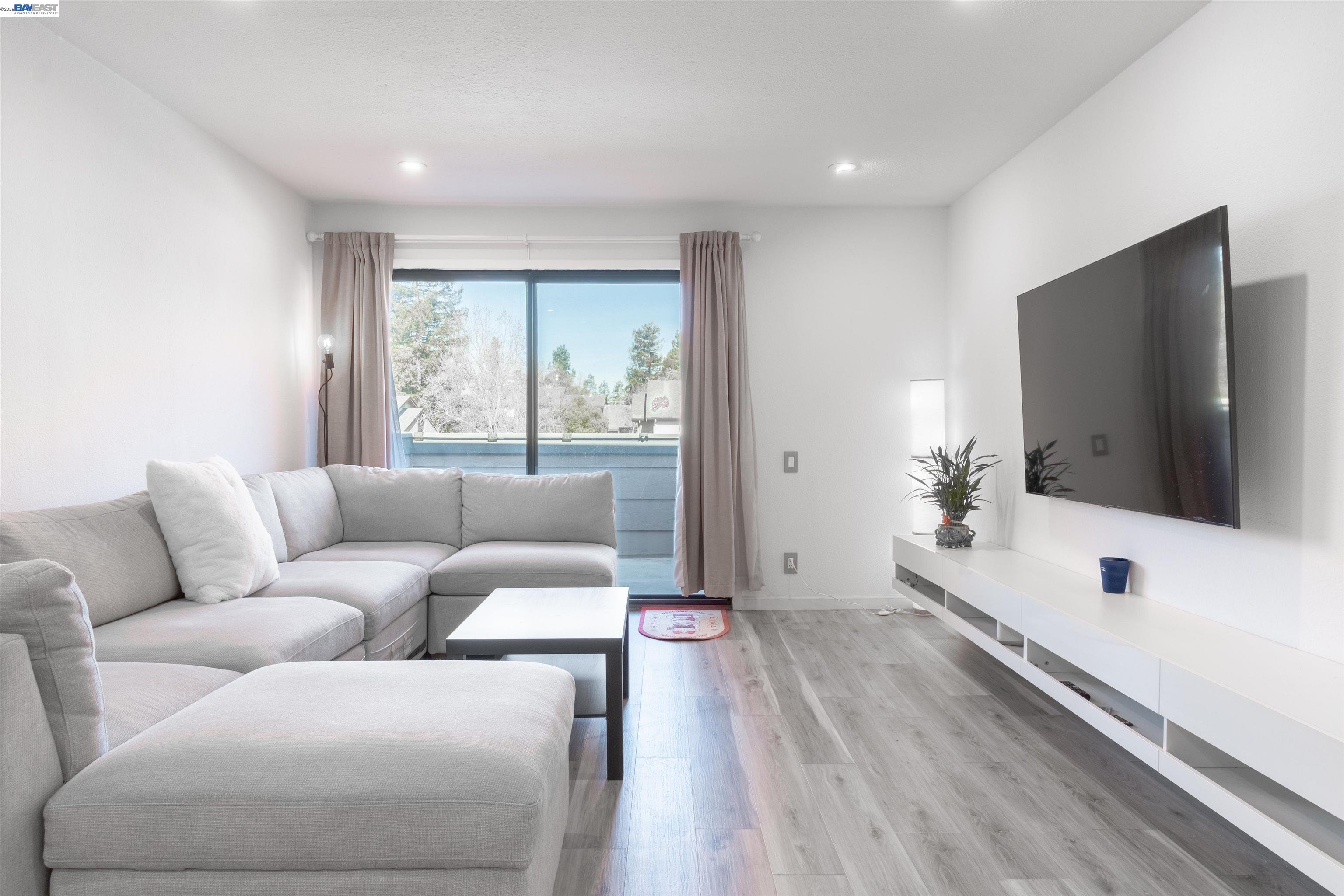 Photo #4: 41125493 Listing: Photo #4