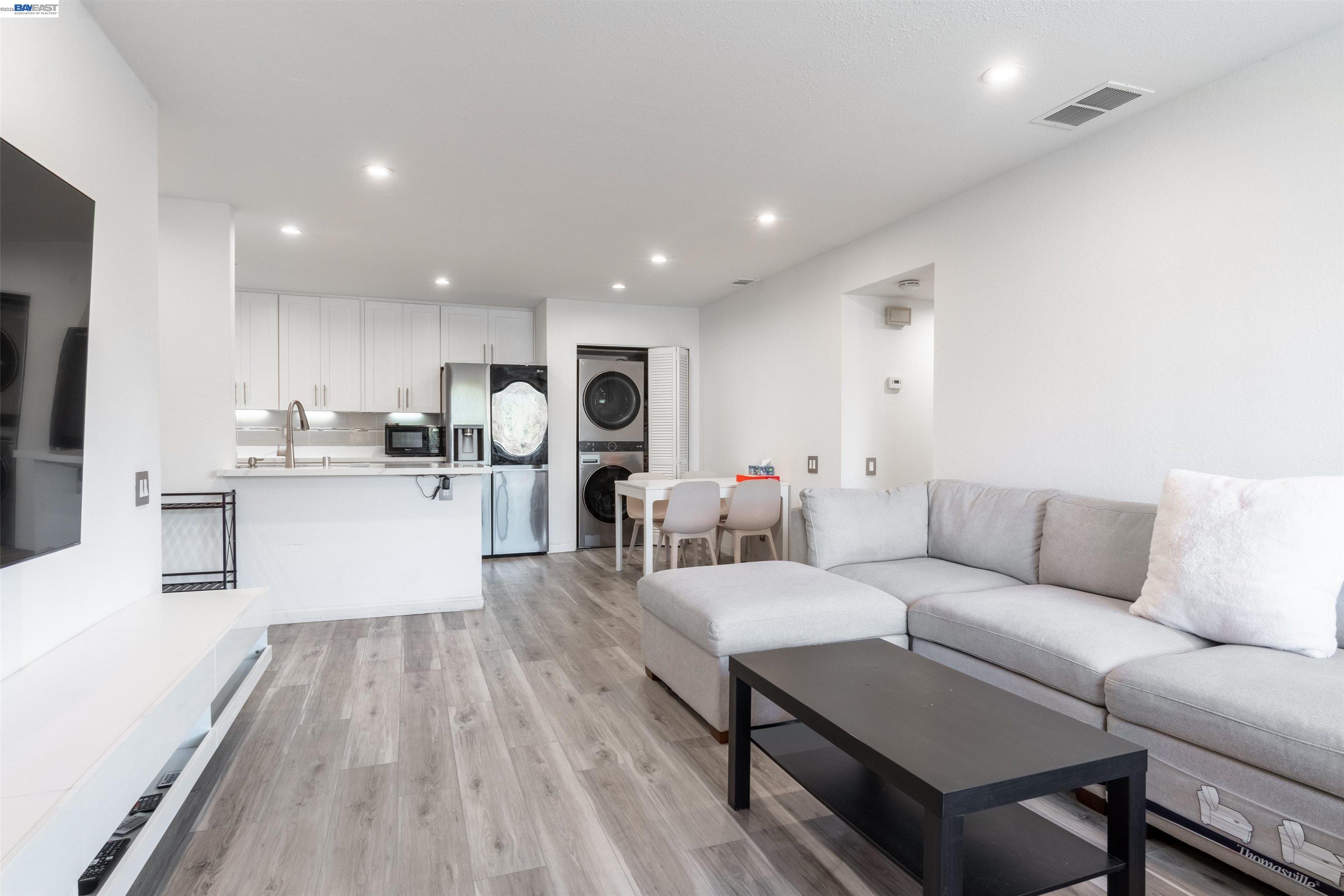 Photo #5: 41125493 Listing: Photo #5