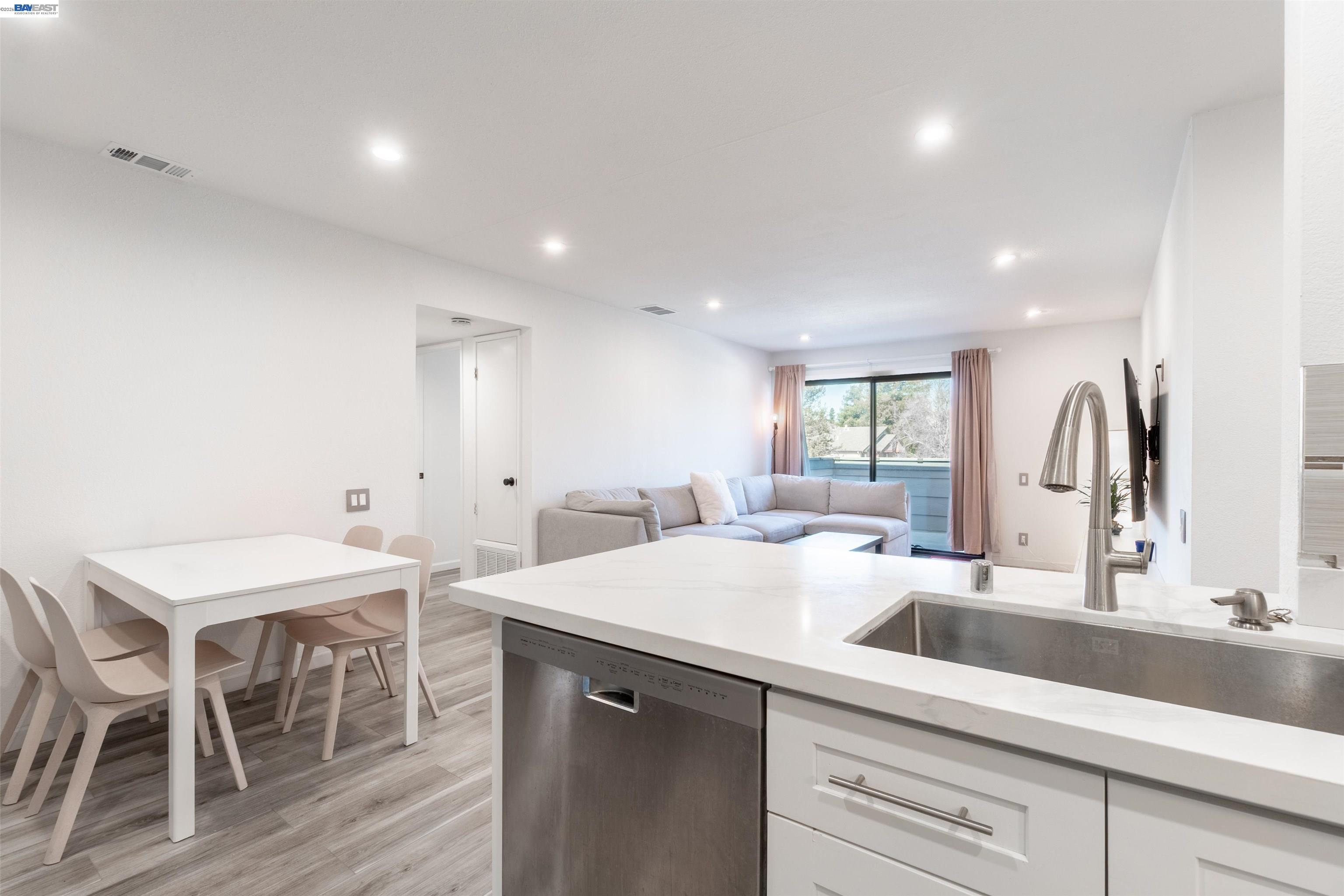 Photo #7: 41125493 Listing: Photo #7