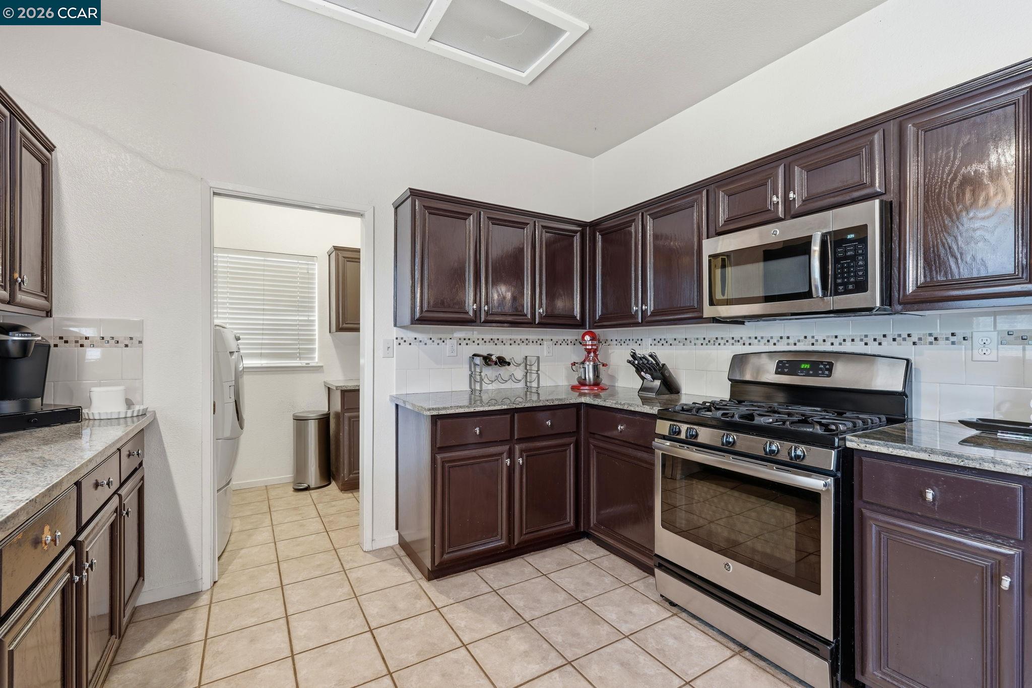 Detail Gallery Image 14 of 43 For 5683 Vintage Cir, Stockton,  CA 95219 - 3 Beds | 2/1 Baths