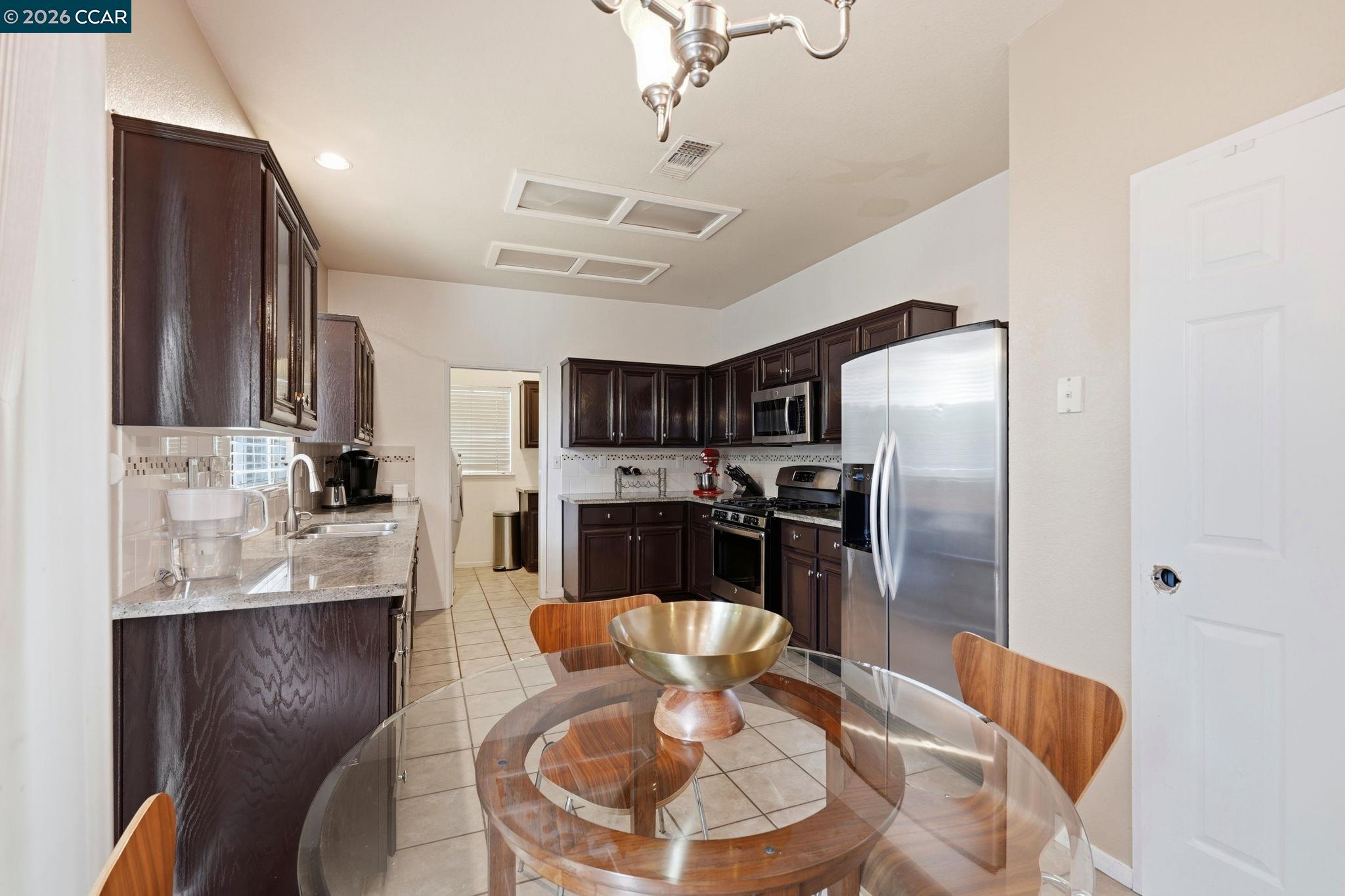 Detail Gallery Image 16 of 43 For 5683 Vintage Cir, Stockton,  CA 95219 - 3 Beds | 2/1 Baths