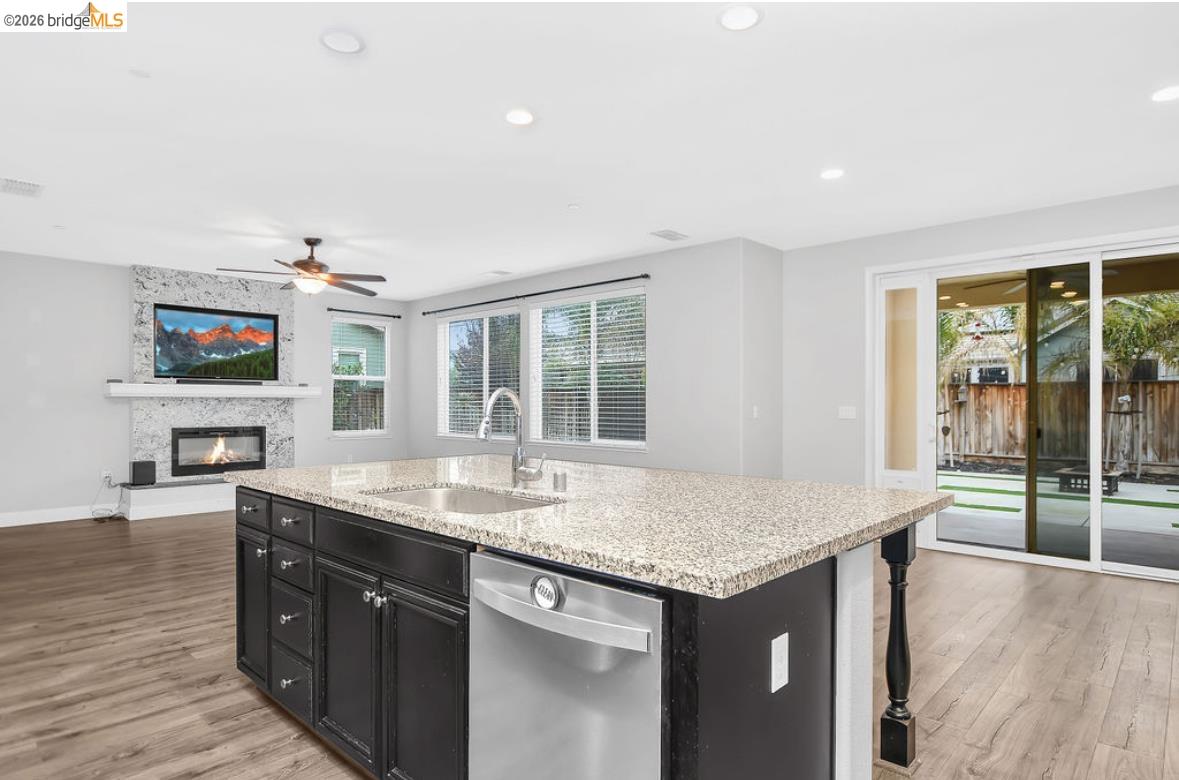 Detail Gallery Image 11 of 39 For 8461 Pinehollow Cir, Discovery Bay,  CA 94505 - 4 Beds | 3 Baths