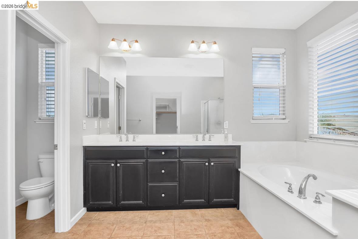 Detail Gallery Image 25 of 39 For 8461 Pinehollow Cir, Discovery Bay,  CA 94505 - 4 Beds | 3 Baths