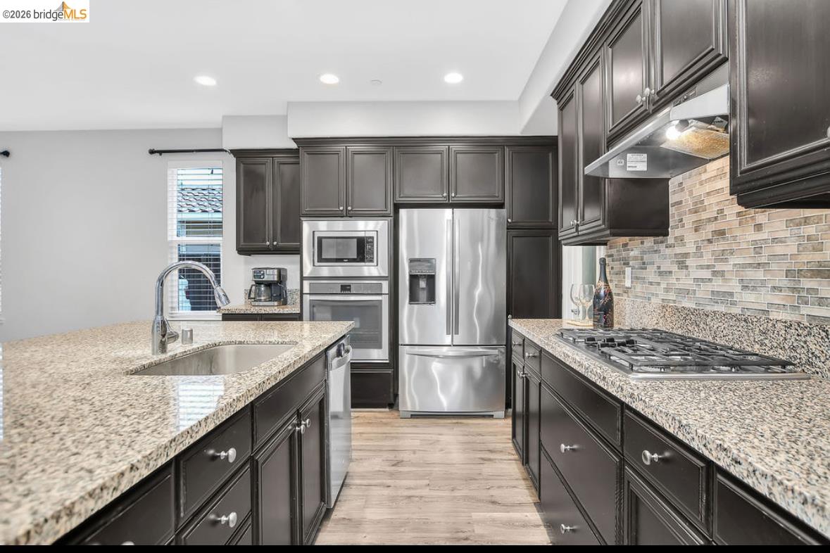 Detail Gallery Image 9 of 39 For 8461 Pinehollow Cir, Discovery Bay,  CA 94505 - 4 Beds | 3 Baths