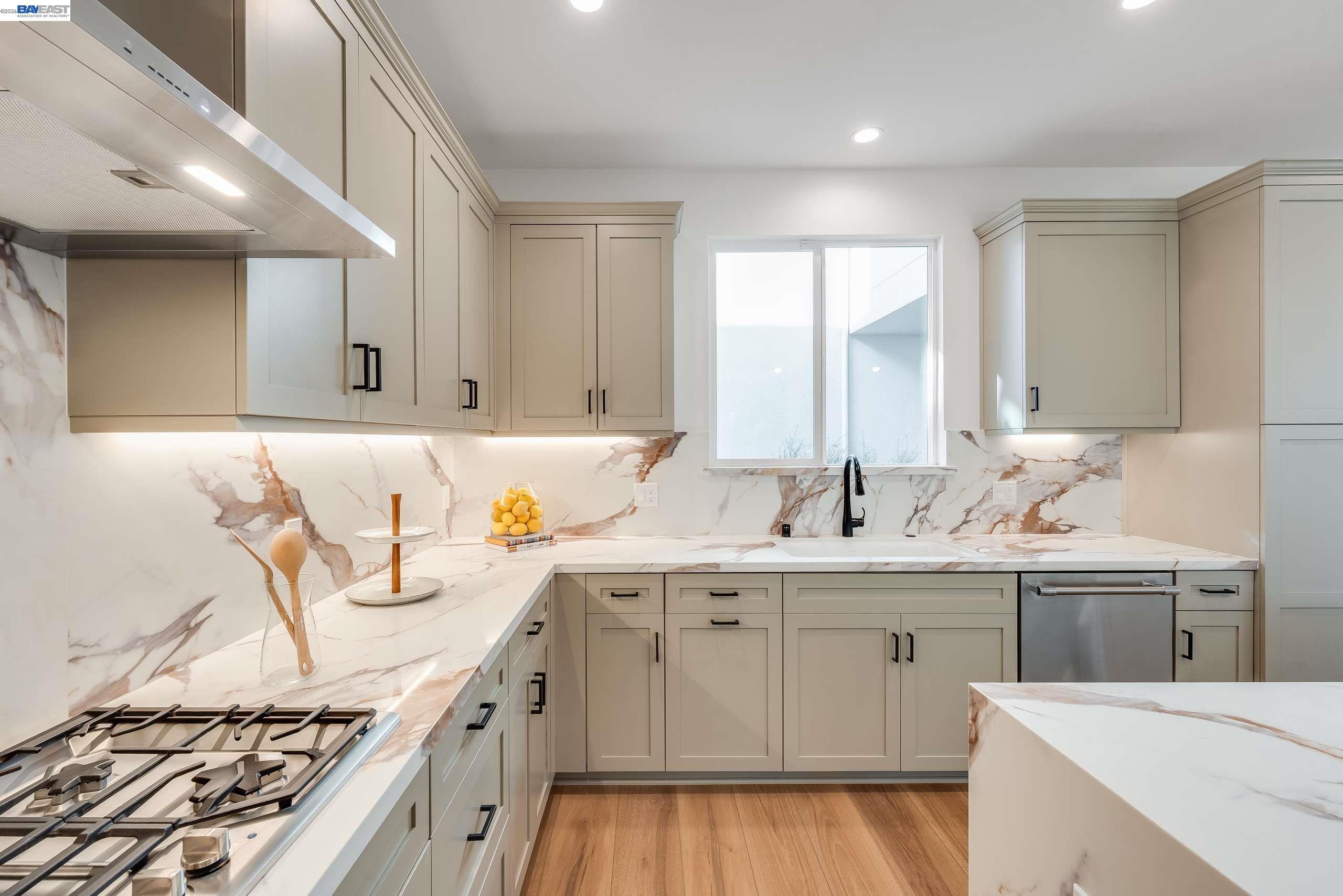 Detail Gallery Image 14 of 55 For 1887 Cook Court, Santa Clara,  CA 95050 - 4 Beds | 3/1 Baths