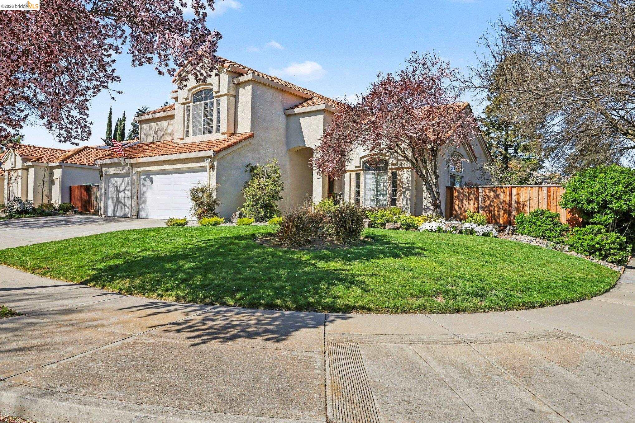 Detail Gallery Image 2 of 33 For 925 Outrigger Cir, Brentwood,  CA 94513 - 3 Beds | 3 Baths