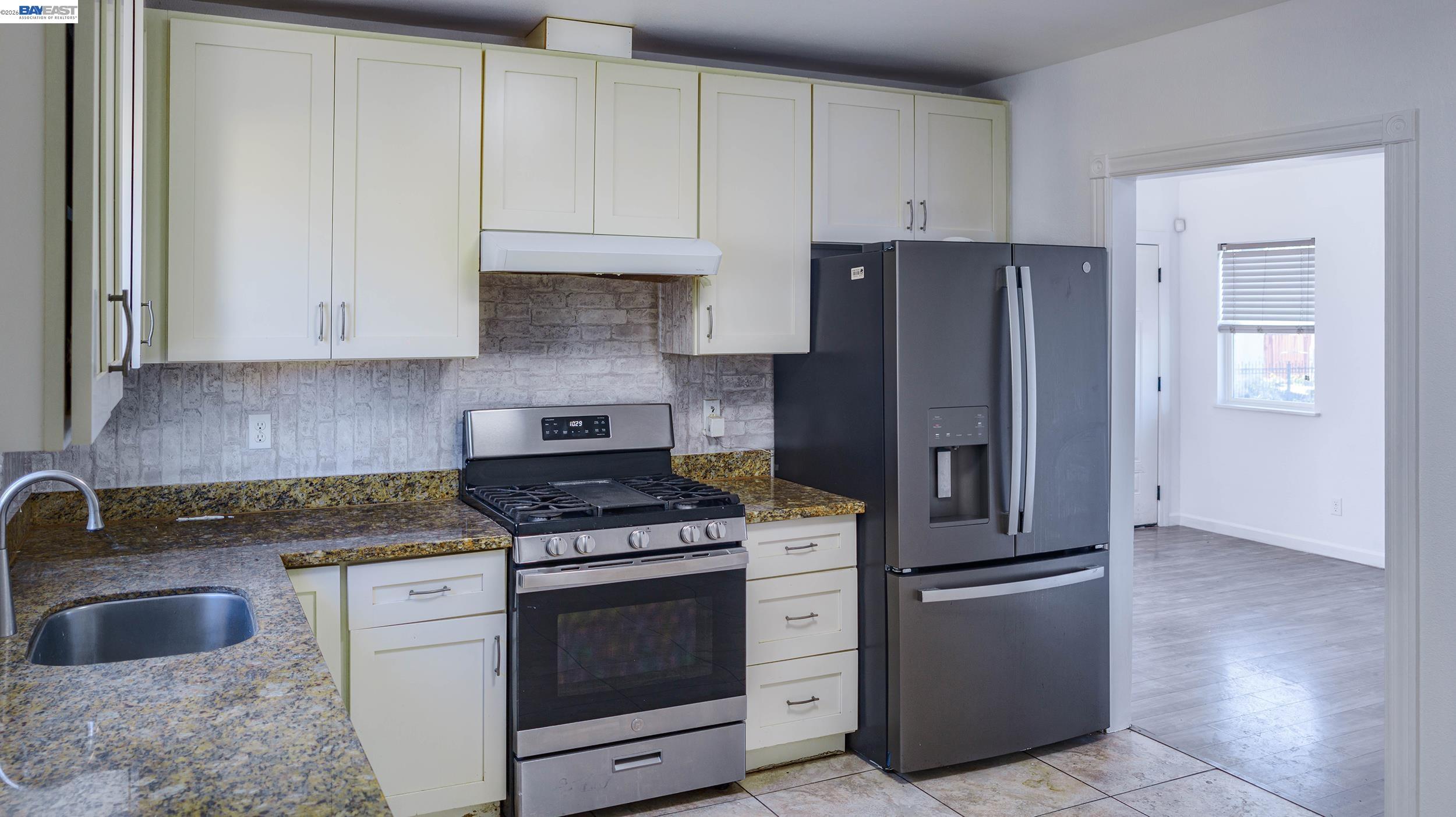 Detail Gallery Image 11 of 11 For 1601 79th Avenue, Oakland,  CA 94621 - 2 Beds | 1 Baths