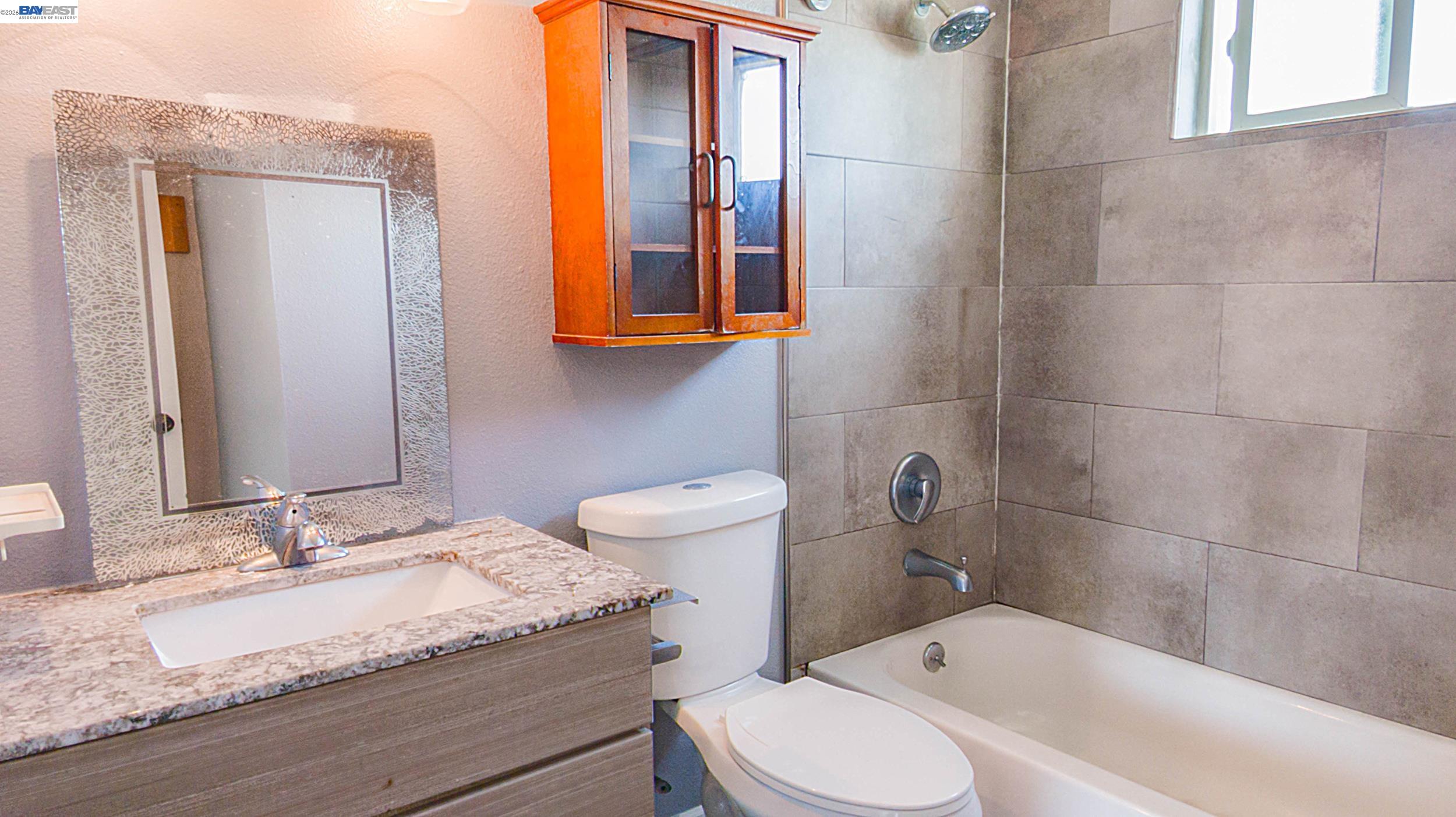 Detail Gallery Image 7 of 11 For 1601 79th Avenue, Oakland,  CA 94621 - 2 Beds | 1 Baths