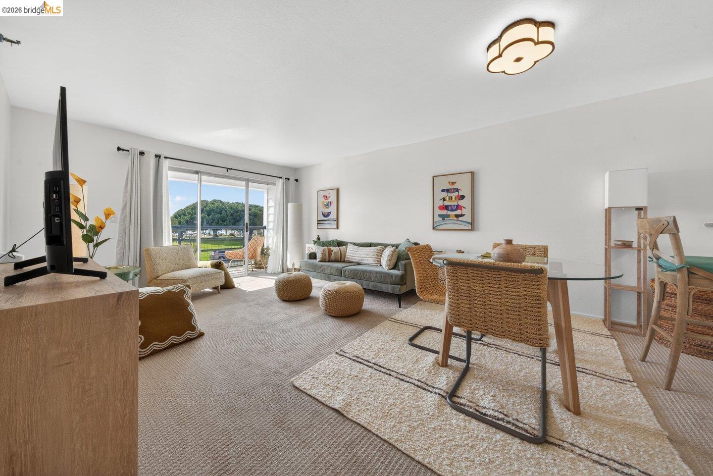 Photo #2: 41125507 Listing: Photo #2