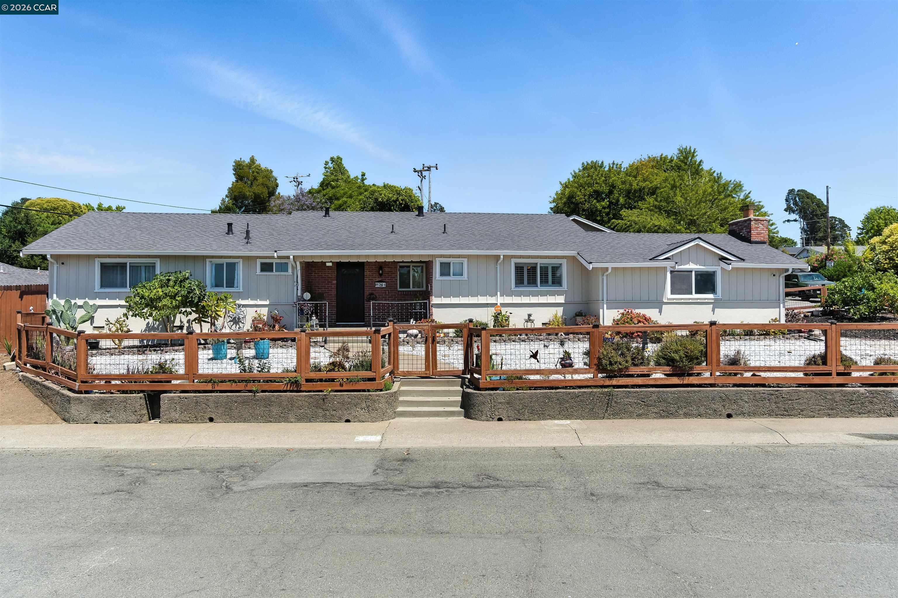 Detail Gallery Image 2 of 37 For 1201 Valle Vista Ave, Vallejo,  CA 94589-2826 - 3 Beds | 2 Baths