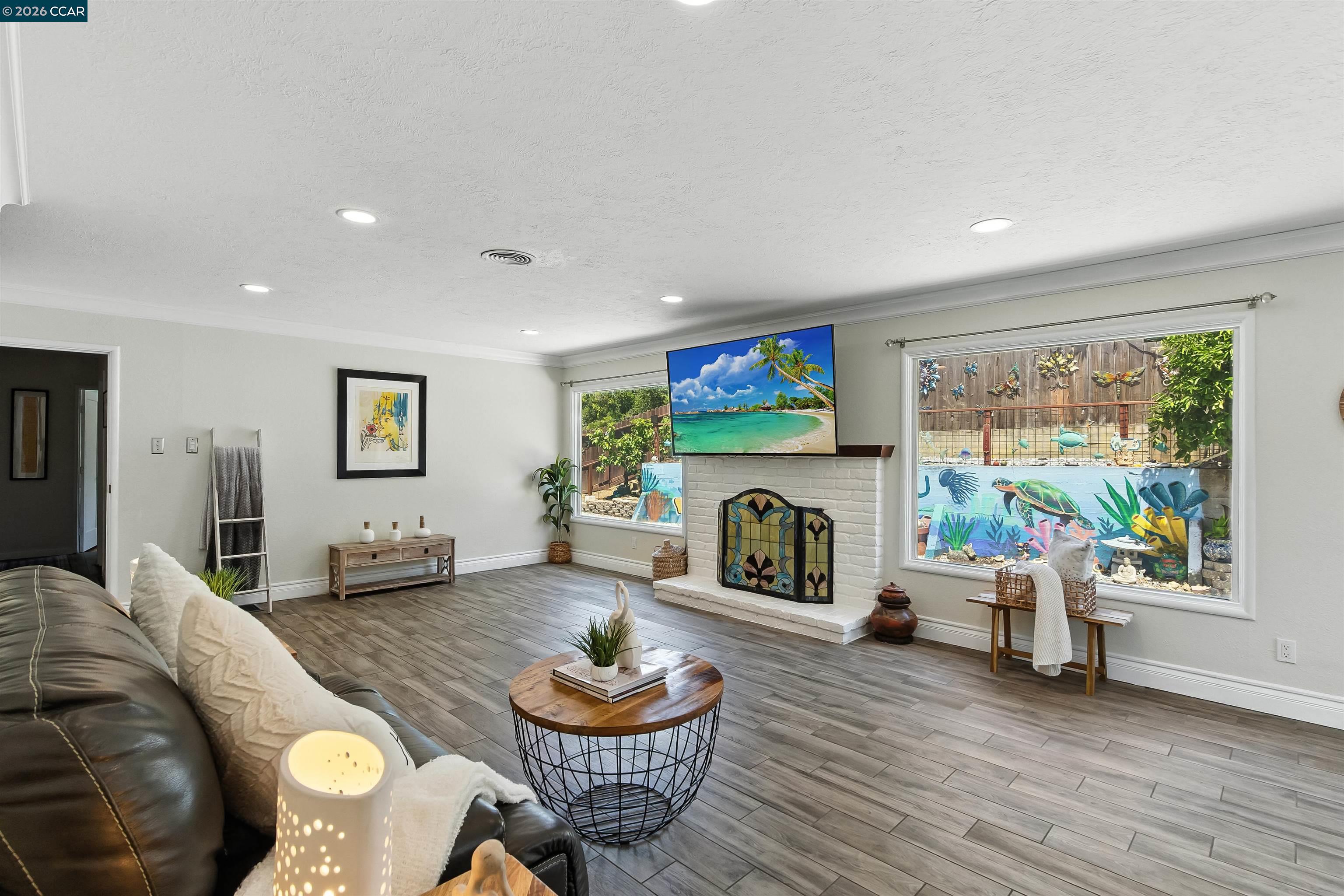 Detail Gallery Image 4 of 37 For 1201 Valle Vista Ave, Vallejo,  CA 94589-2826 - 3 Beds | 2 Baths