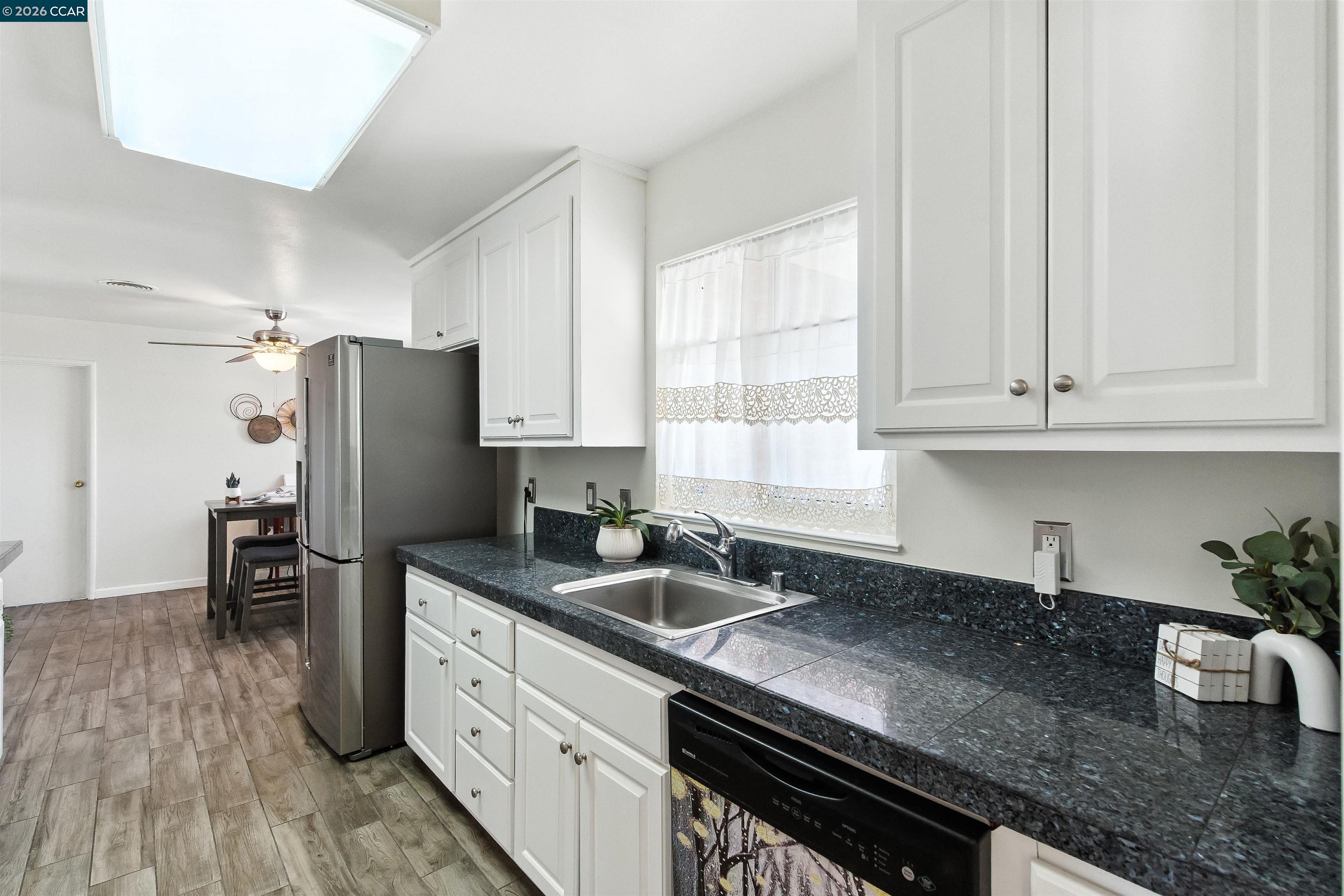 Detail Gallery Image 10 of 37 For 1201 Valle Vista Ave, Vallejo,  CA 94589-2826 - 3 Beds | 2 Baths