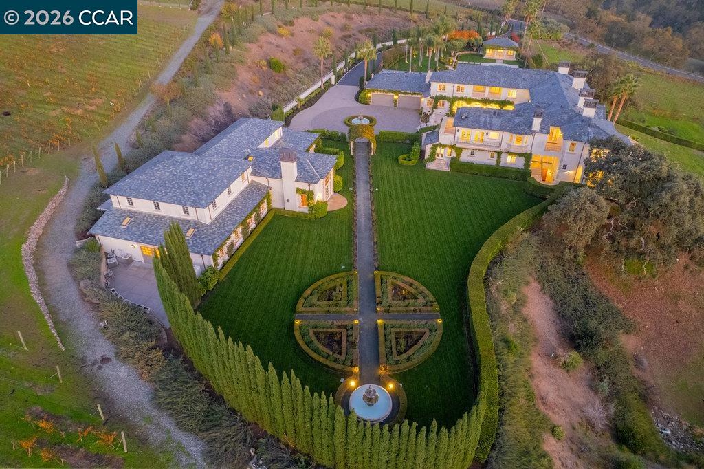 Detail Gallery Image 14 of 60 For 10 Serenity Ln, Alamo,  CA 94507 - 12 Beds | 13/3 Baths