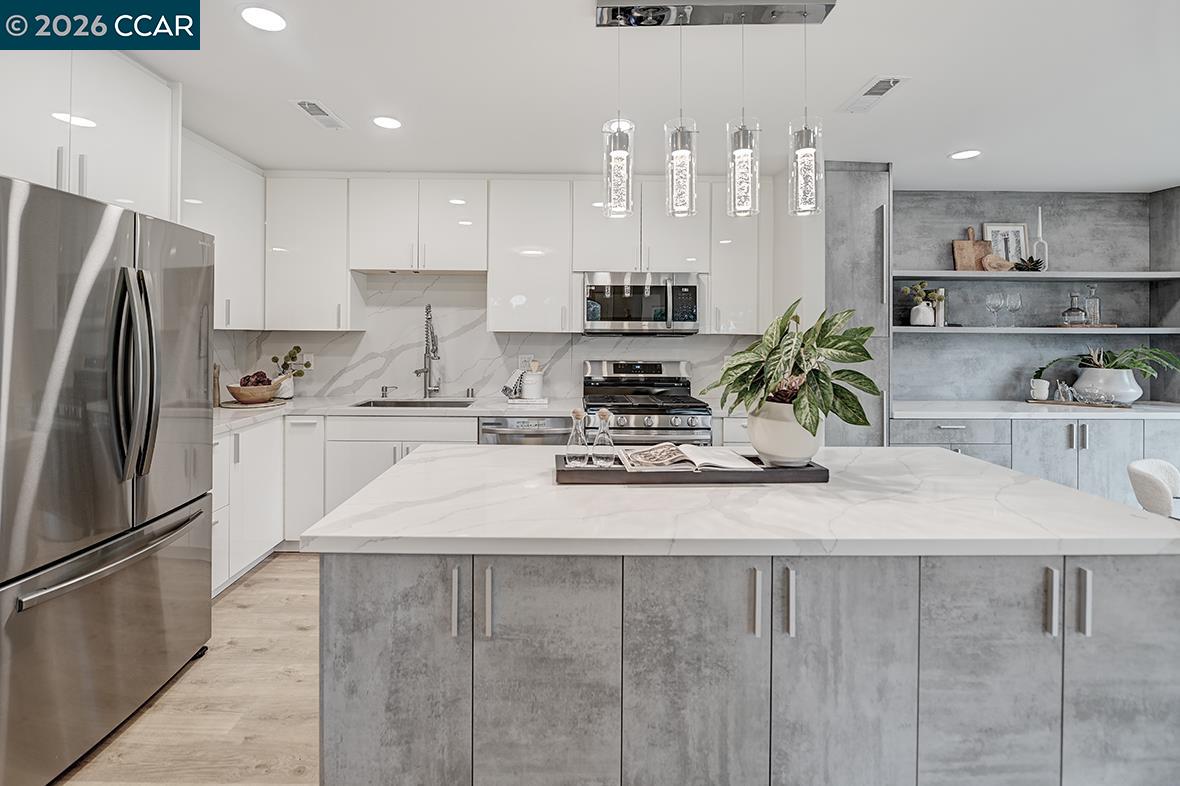 Photo #2: 41125529 Listing: Photo #2