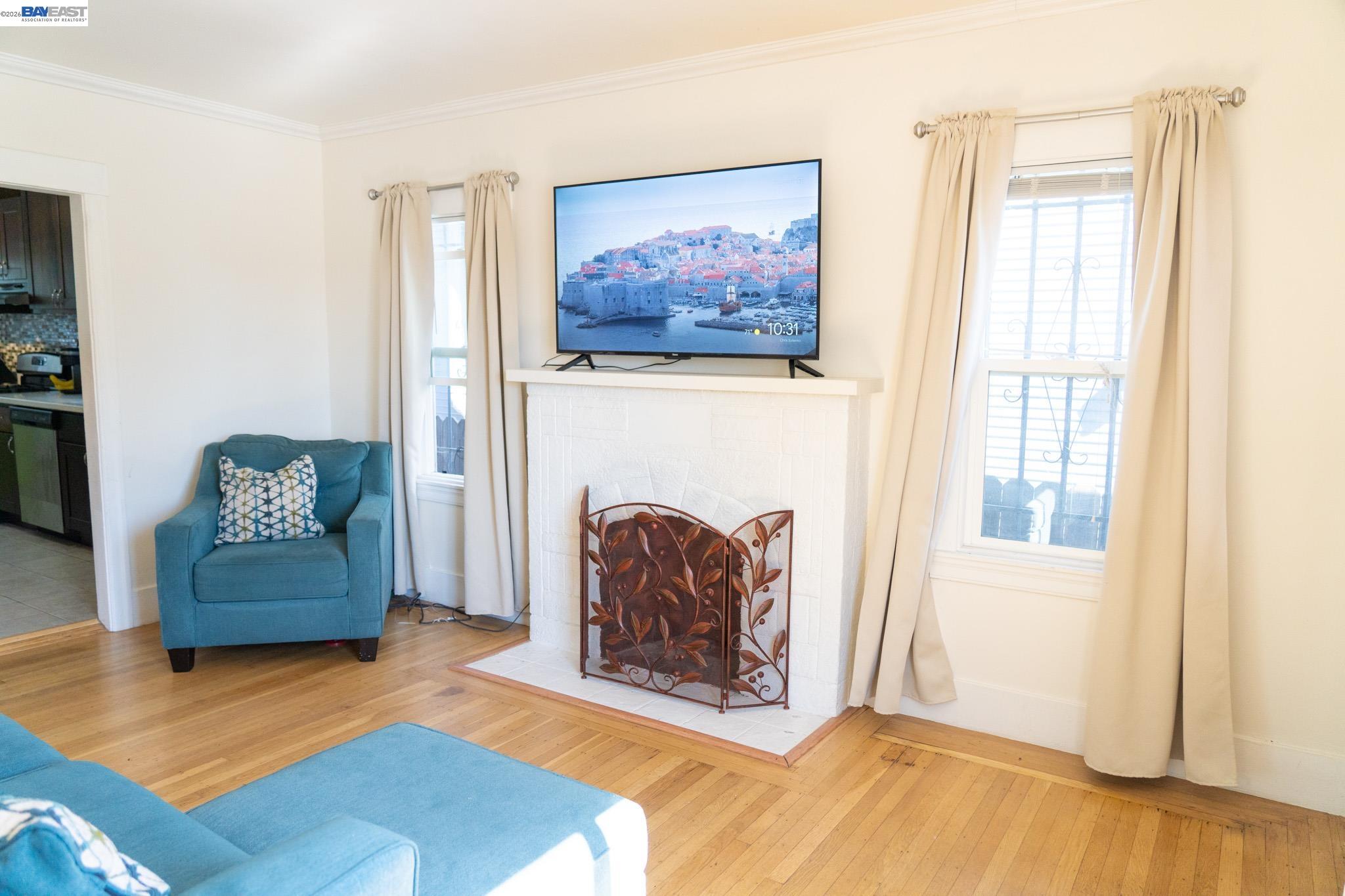 Detail Gallery Image 2 of 22 For 2921 Havenscourt Blvd, Oakland,  CA 94605 - 2 Beds | 1 Baths