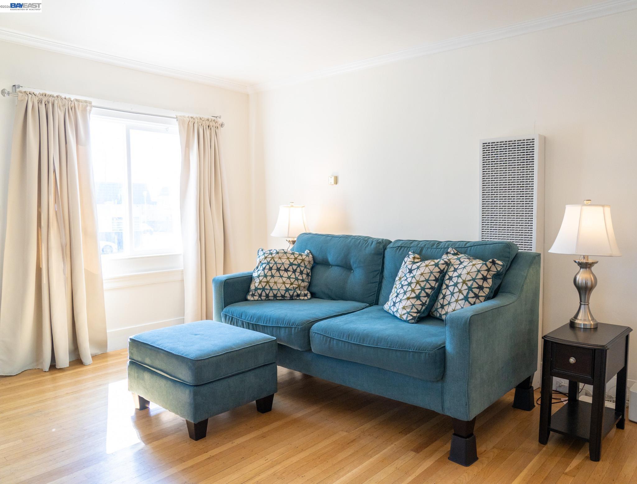 Detail Gallery Image 3 of 22 For 2921 Havenscourt Blvd, Oakland,  CA 94605 - 2 Beds | 1 Baths