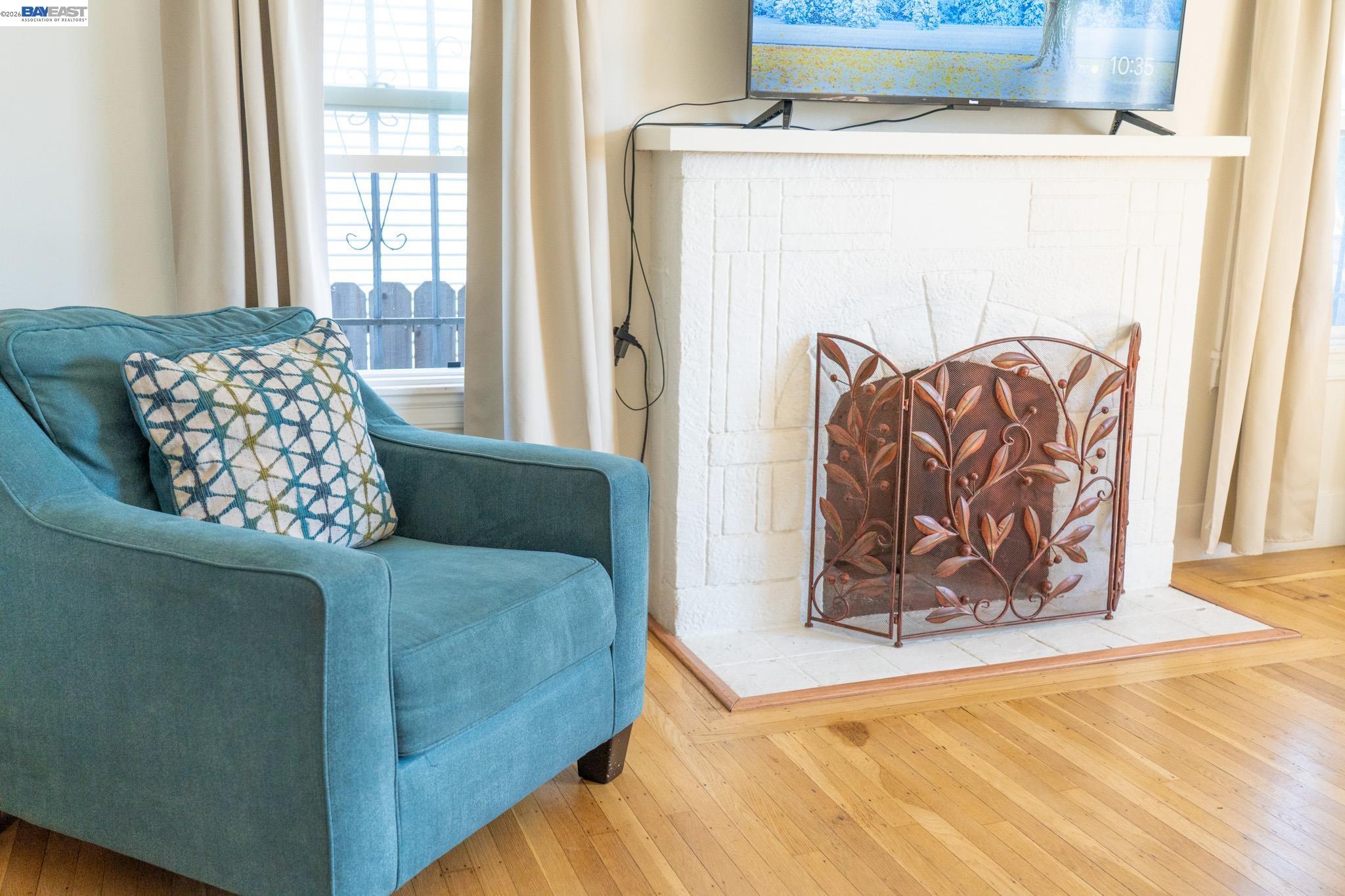 Detail Gallery Image 5 of 22 For 2921 Havenscourt Blvd, Oakland,  CA 94605 - 2 Beds | 1 Baths