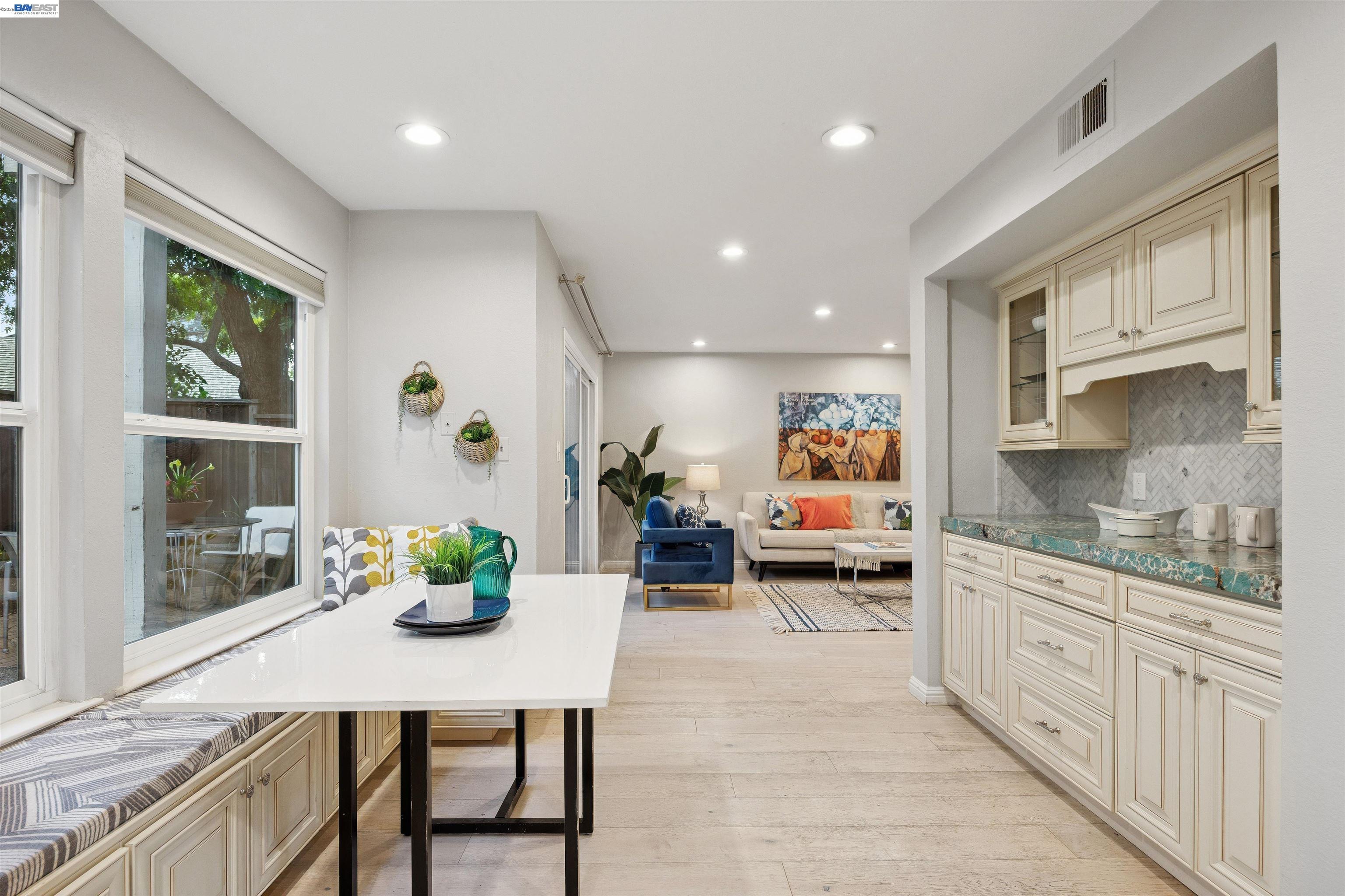 Detail Gallery Image 11 of 38 For 30 Sea Brg, Alameda,  CA 94502 - 3 Beds | 2/1 Baths