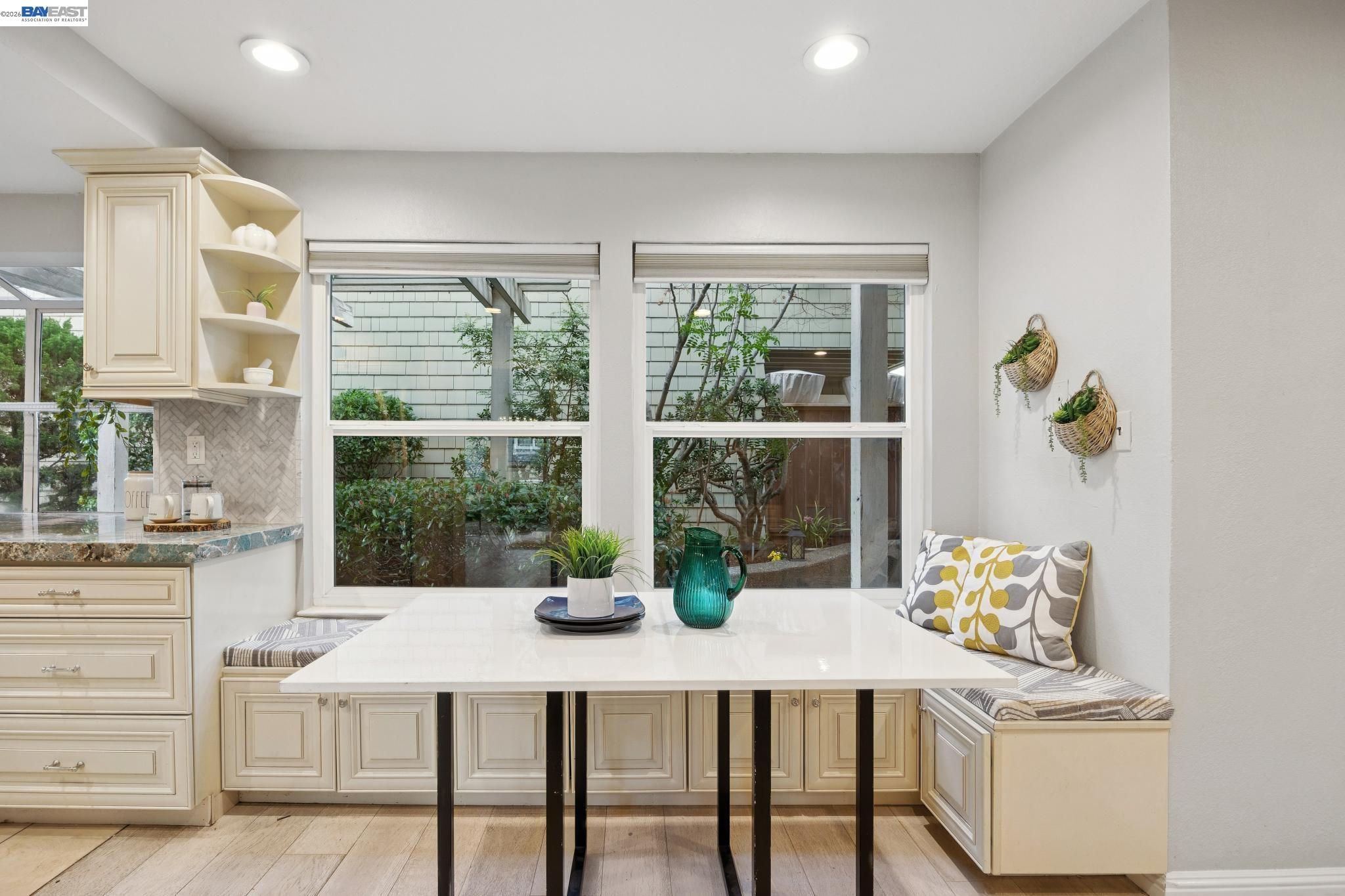 Detail Gallery Image 12 of 38 For 30 Sea Brg, Alameda,  CA 94502 - 3 Beds | 2/1 Baths