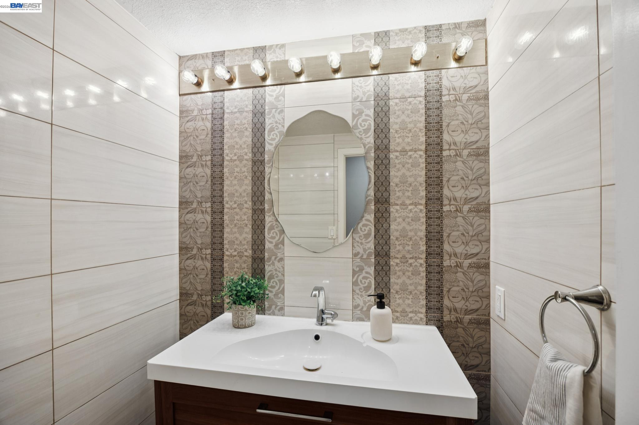 Detail Gallery Image 29 of 38 For 30 Sea Brg, Alameda,  CA 94502 - 3 Beds | 2/1 Baths