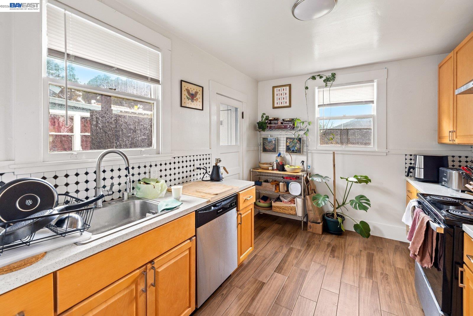 Detail Gallery Image 32 of 50 For 1527 8th St, Alameda,  CA 94501 - – Beds | – Baths