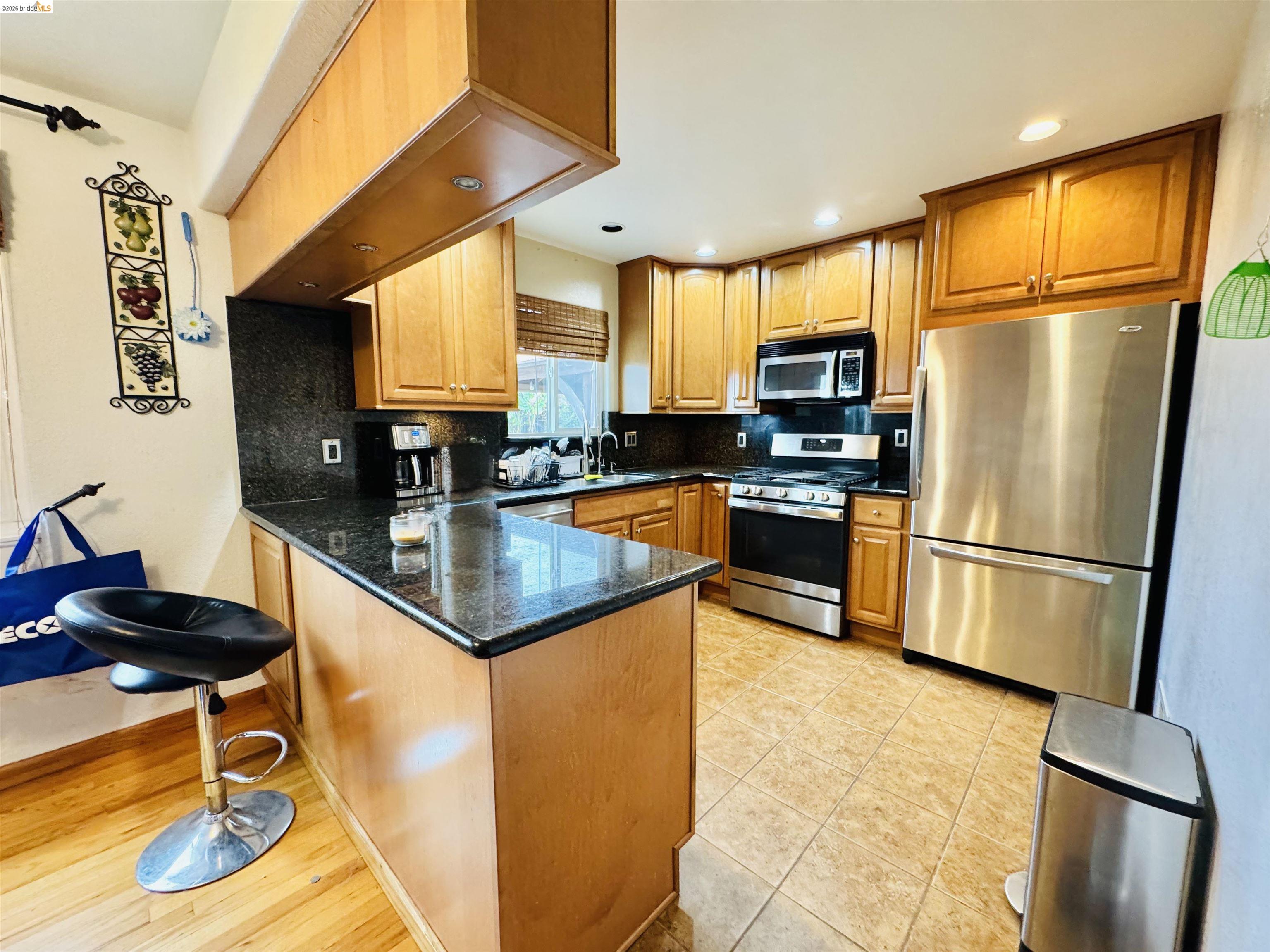 Detail Gallery Image 3 of 19 For 40 E Harper St, Stockton,  CA 95204 - 3 Beds | 2 Baths