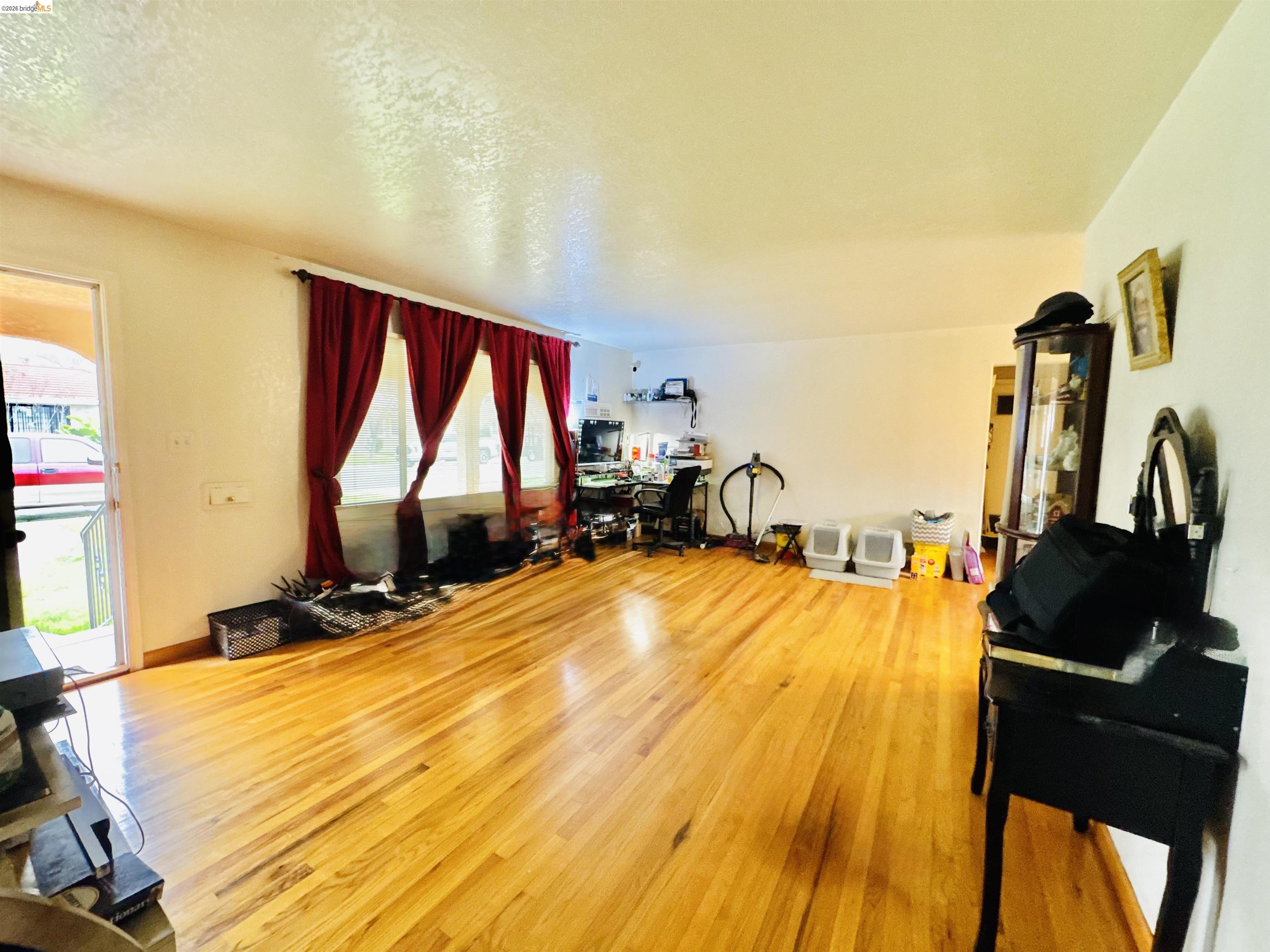 Detail Gallery Image 4 of 19 For 40 E Harper St, Stockton,  CA 95204 - 3 Beds | 2 Baths