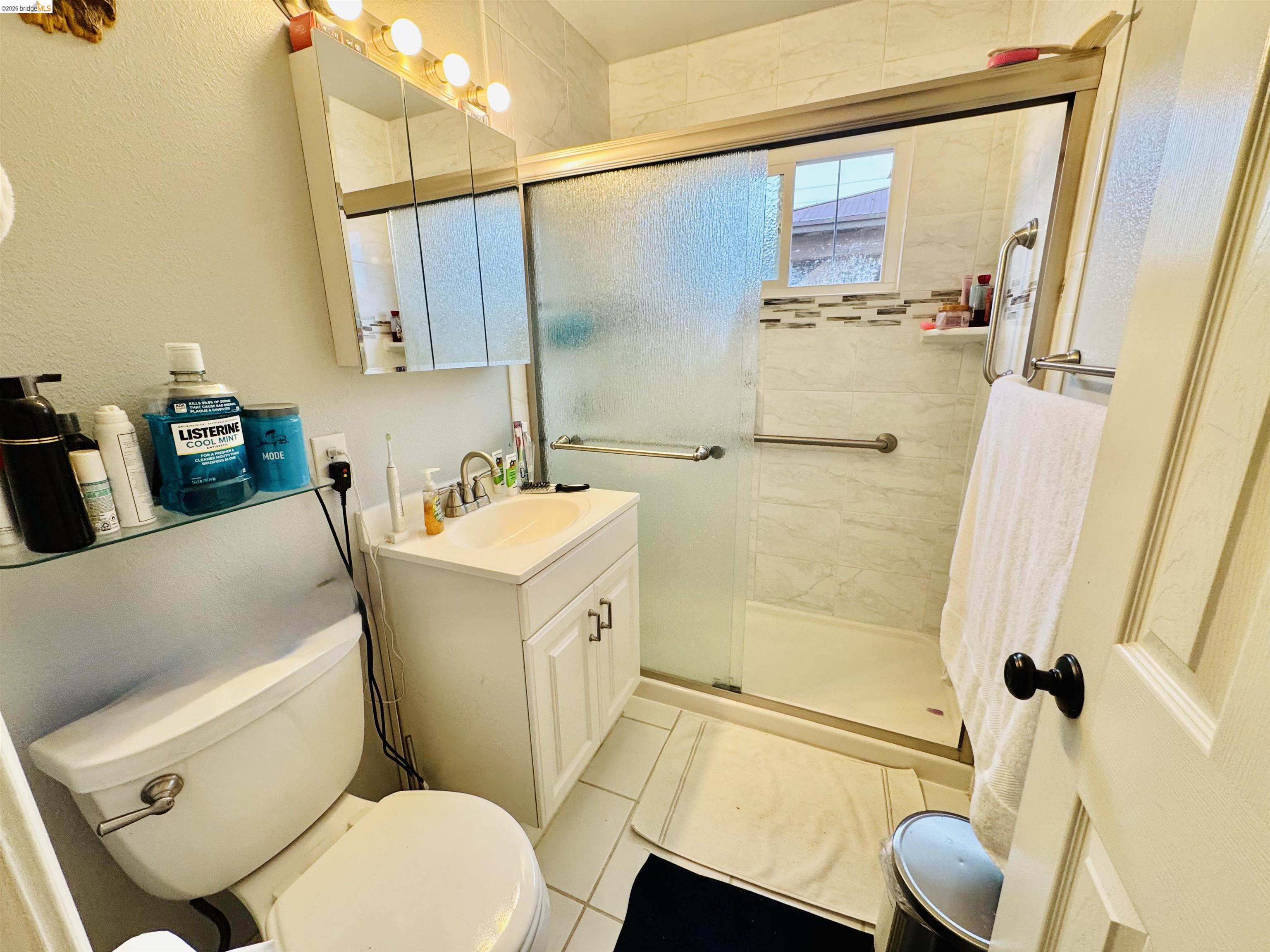 Detail Gallery Image 8 of 19 For 40 E Harper St, Stockton,  CA 95204 - 3 Beds | 2 Baths