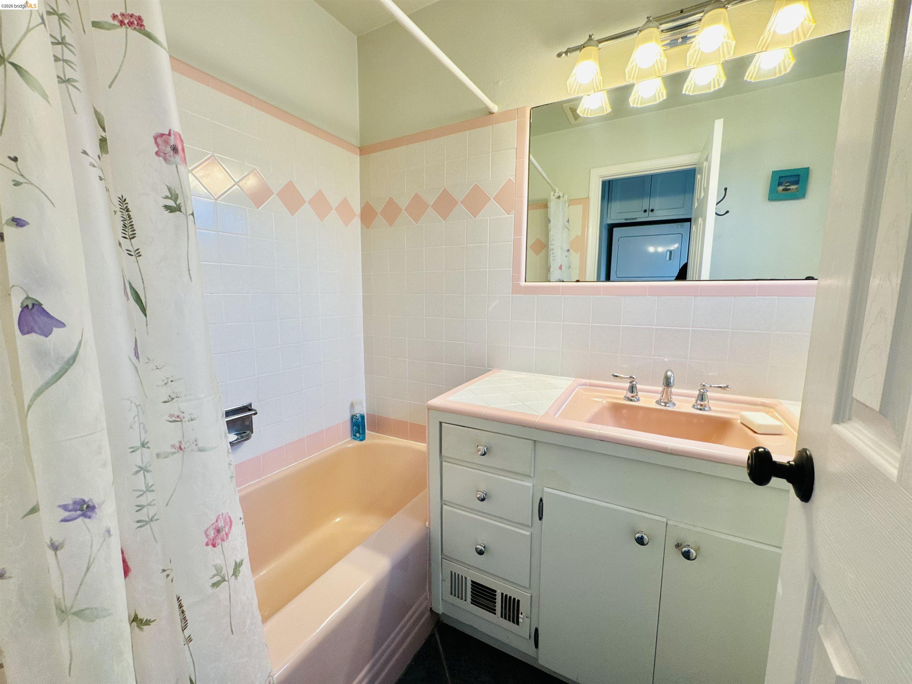 Detail Gallery Image 10 of 19 For 40 E Harper St, Stockton,  CA 95204 - 3 Beds | 2 Baths