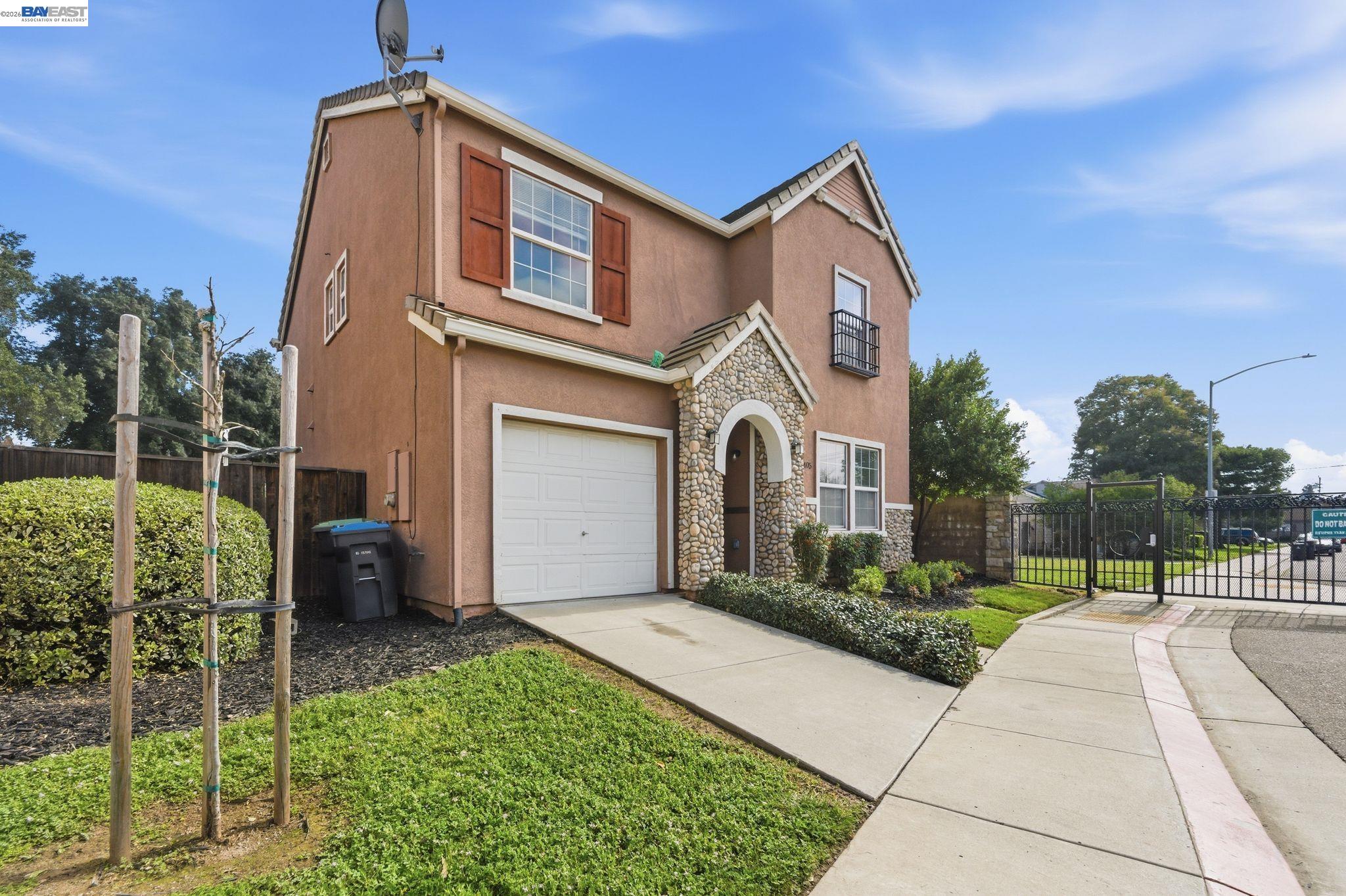 Detail Gallery Image 2 of 28 For 1405 Cat Tail Dr, Stockton,  CA 95204 - 4 Beds | 2/1 Baths