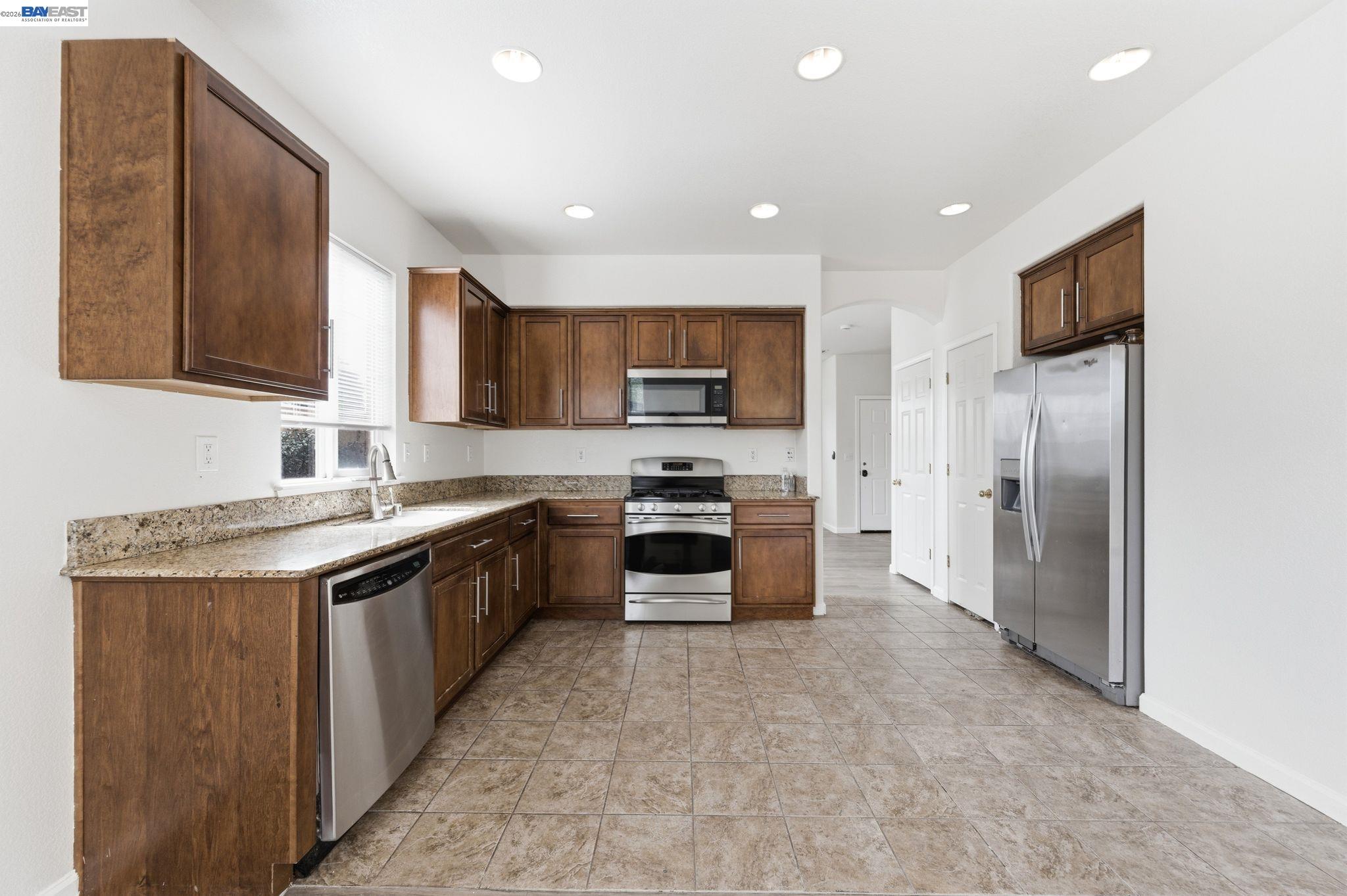 Detail Gallery Image 7 of 28 For 1405 Cat Tail Dr, Stockton,  CA 95204 - 4 Beds | 2/1 Baths