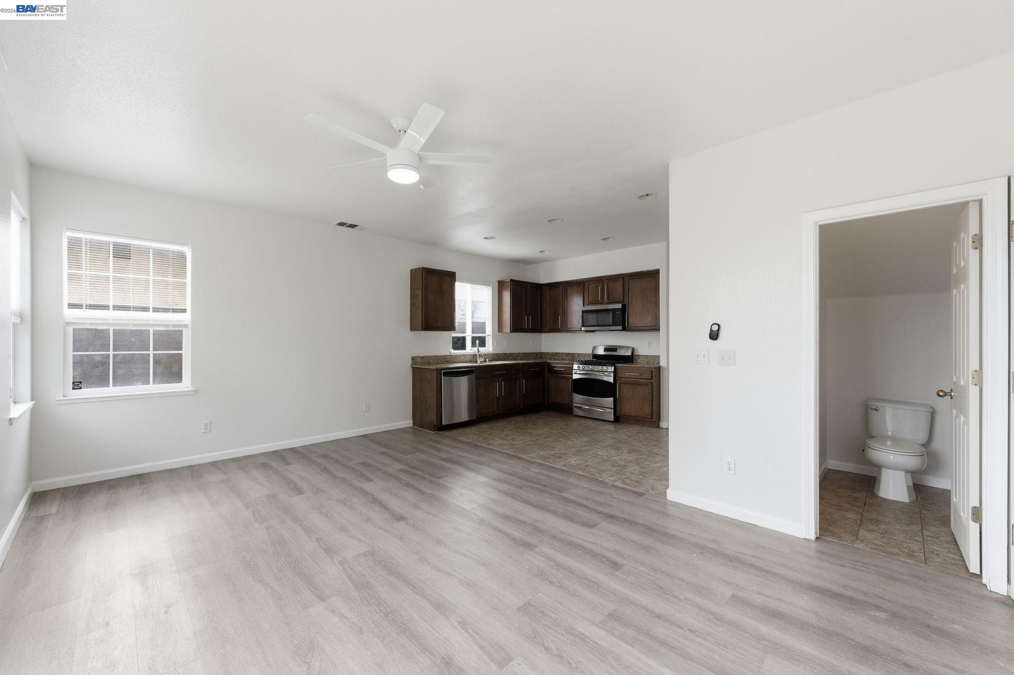 Detail Gallery Image 10 of 28 For 1405 Cat Tail Dr, Stockton,  CA 95204 - 4 Beds | 2/1 Baths