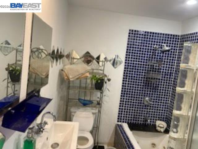 Detail Gallery Image 6 of 6 For 847 W 81st St, Los Angeles,  CA 90044 - 7 Beds | 3 Baths