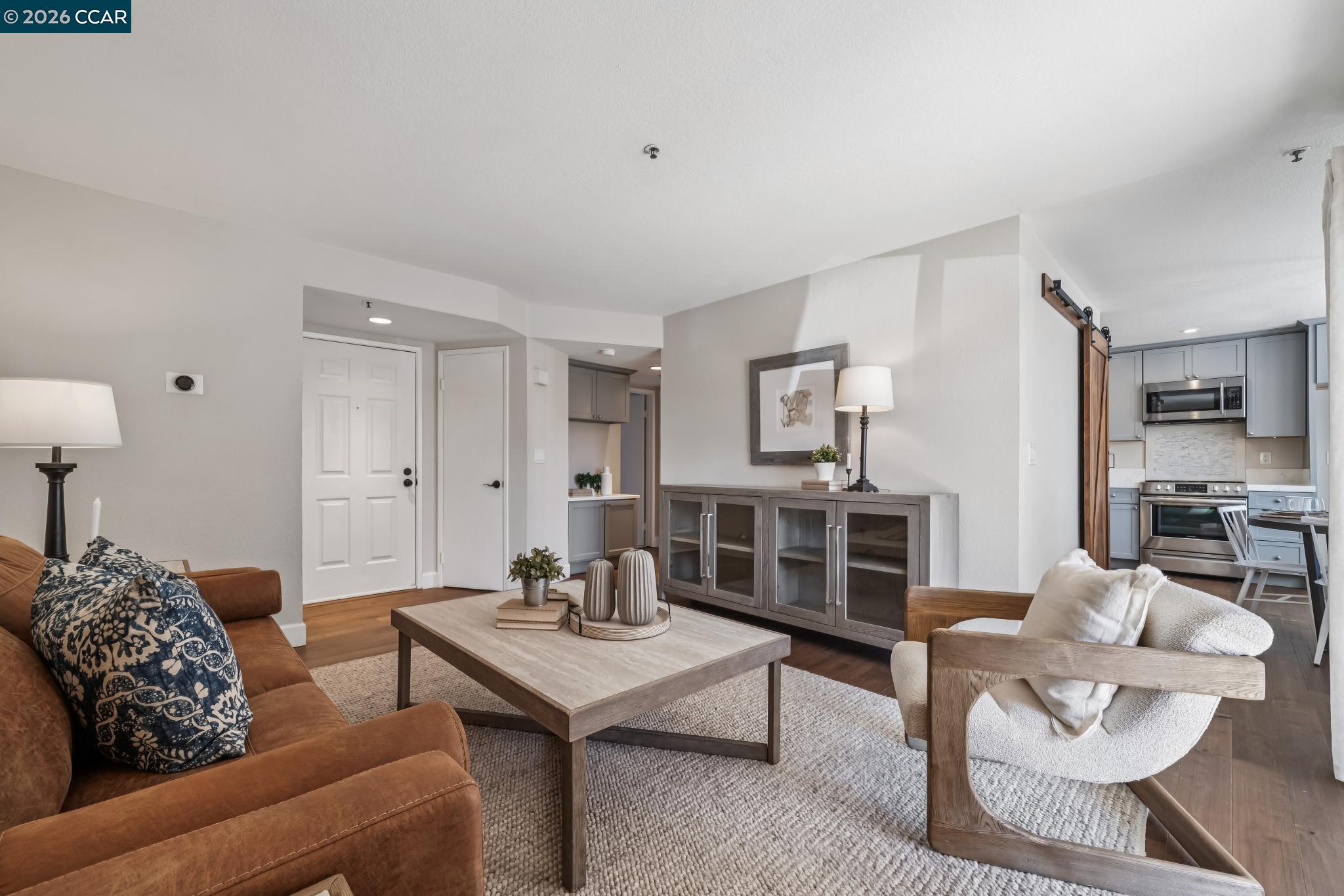 Photo #2: 41125552 Listing: Photo #2