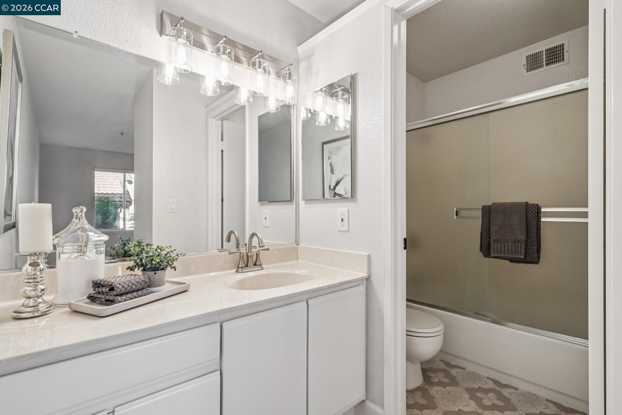 Photo #17: 41125552 Listing: Photo #17