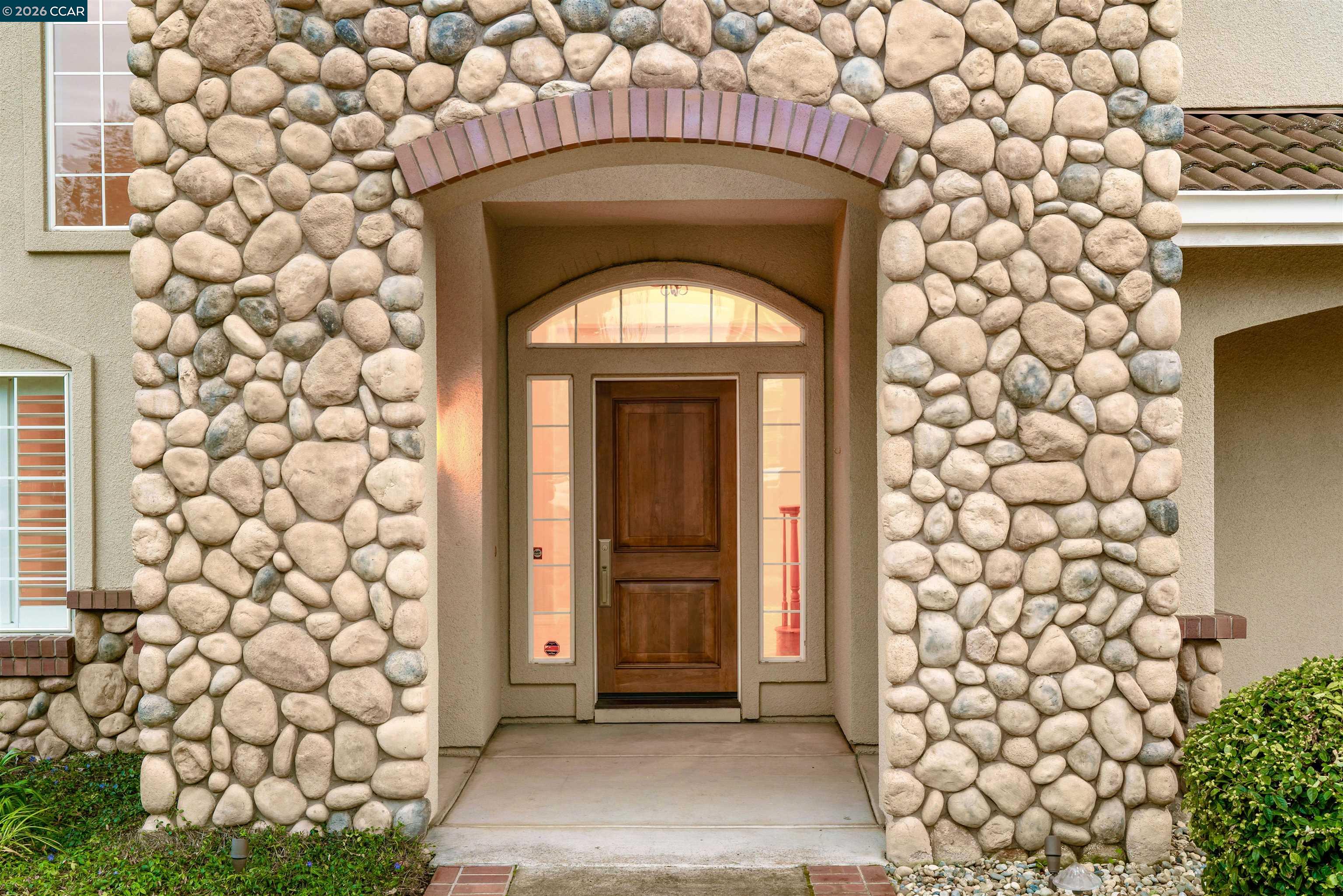 Detail Gallery Image 2 of 50 For 208 Kaitlyn Ln, Danville,  CA 94506 - 5 Beds | 3 Baths